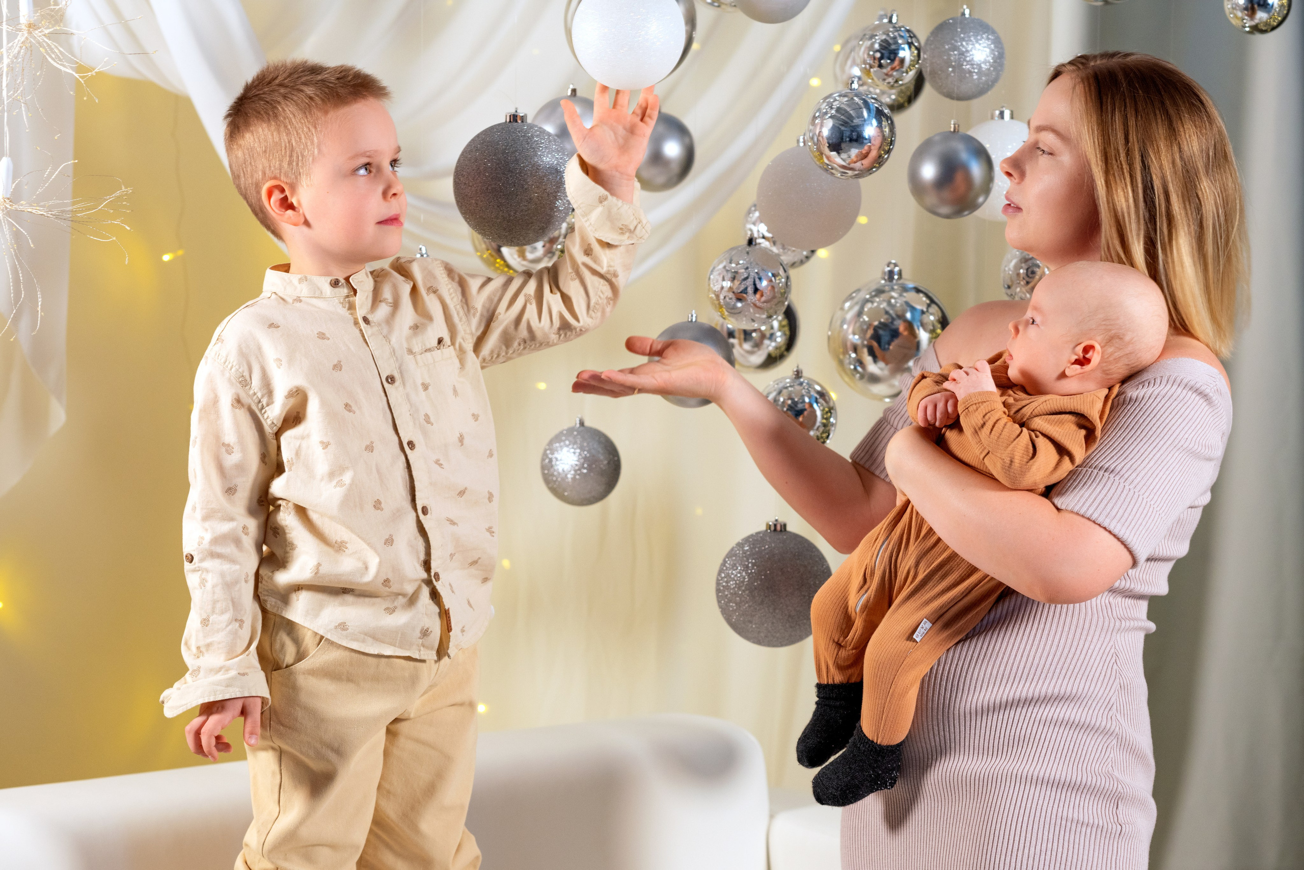 Фотосессия девушки в фотостудии, фотосессия с детьми