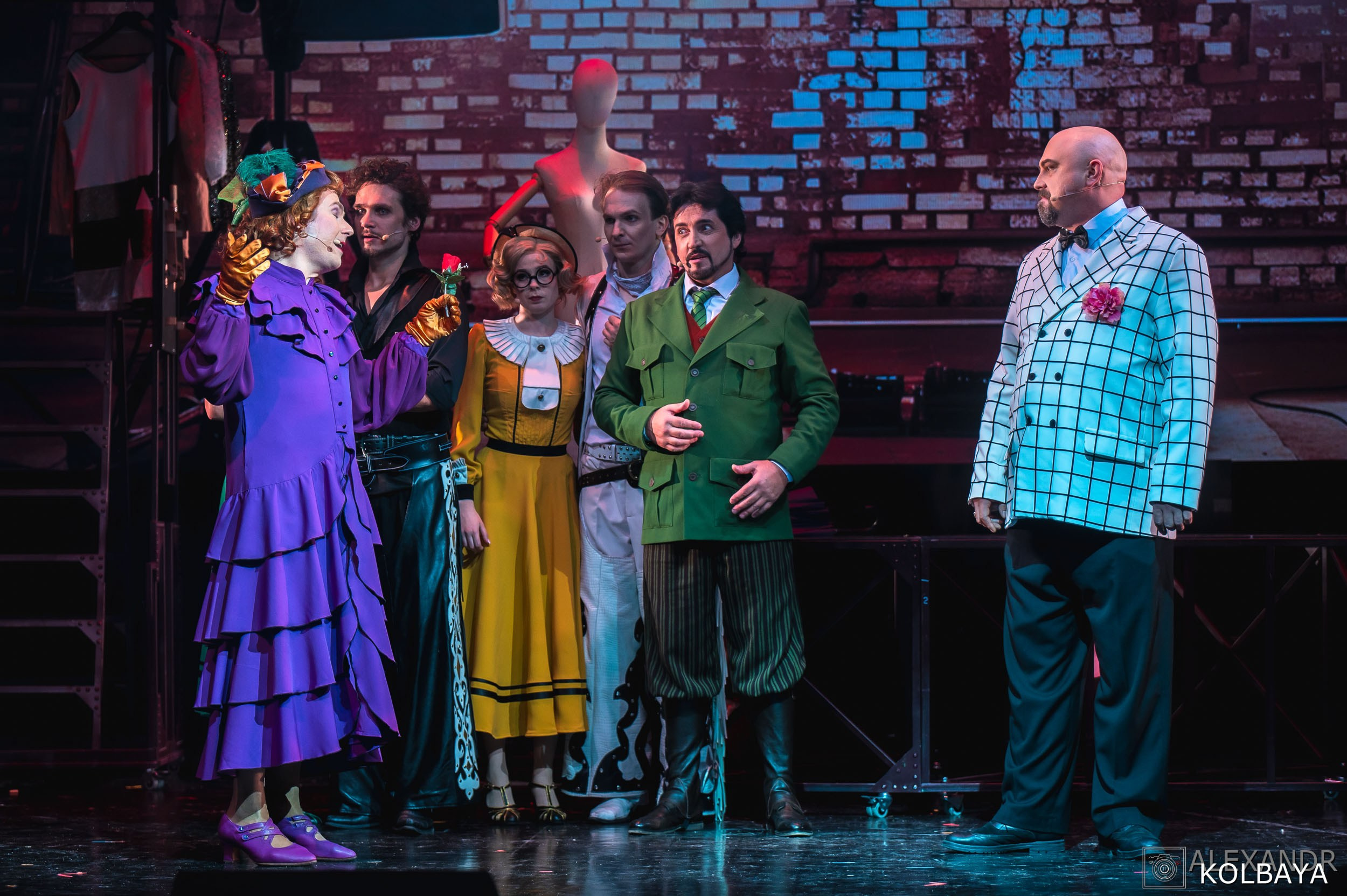 Фотографии со спектакля «Привет, я тетя Чарли». Концертный и театральный репортажный фотограф в Москве Александр Колбая