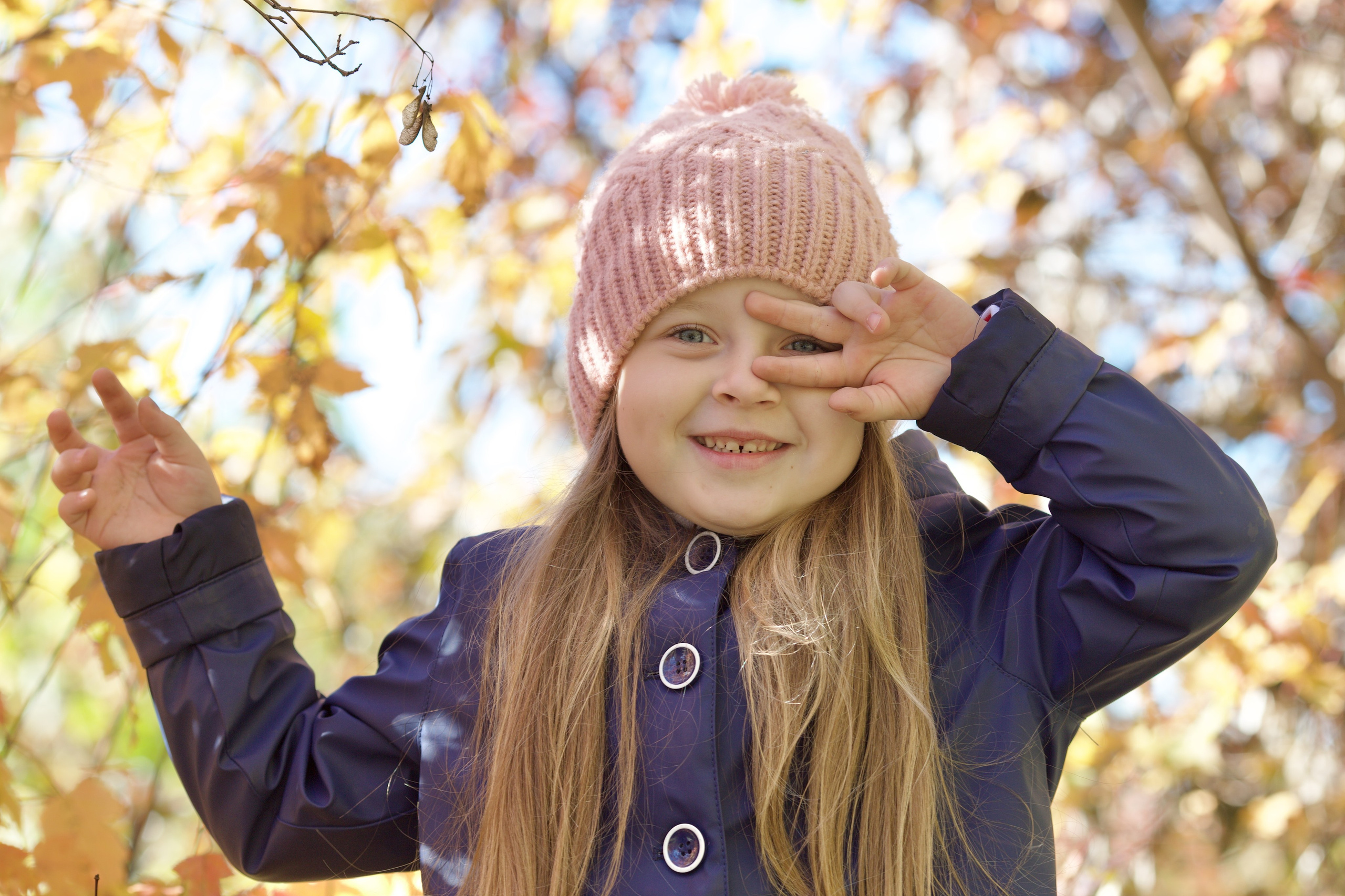 Фотосессия близняшек осенью. Школьные выпускные альбомы в Москве Марина Николаева