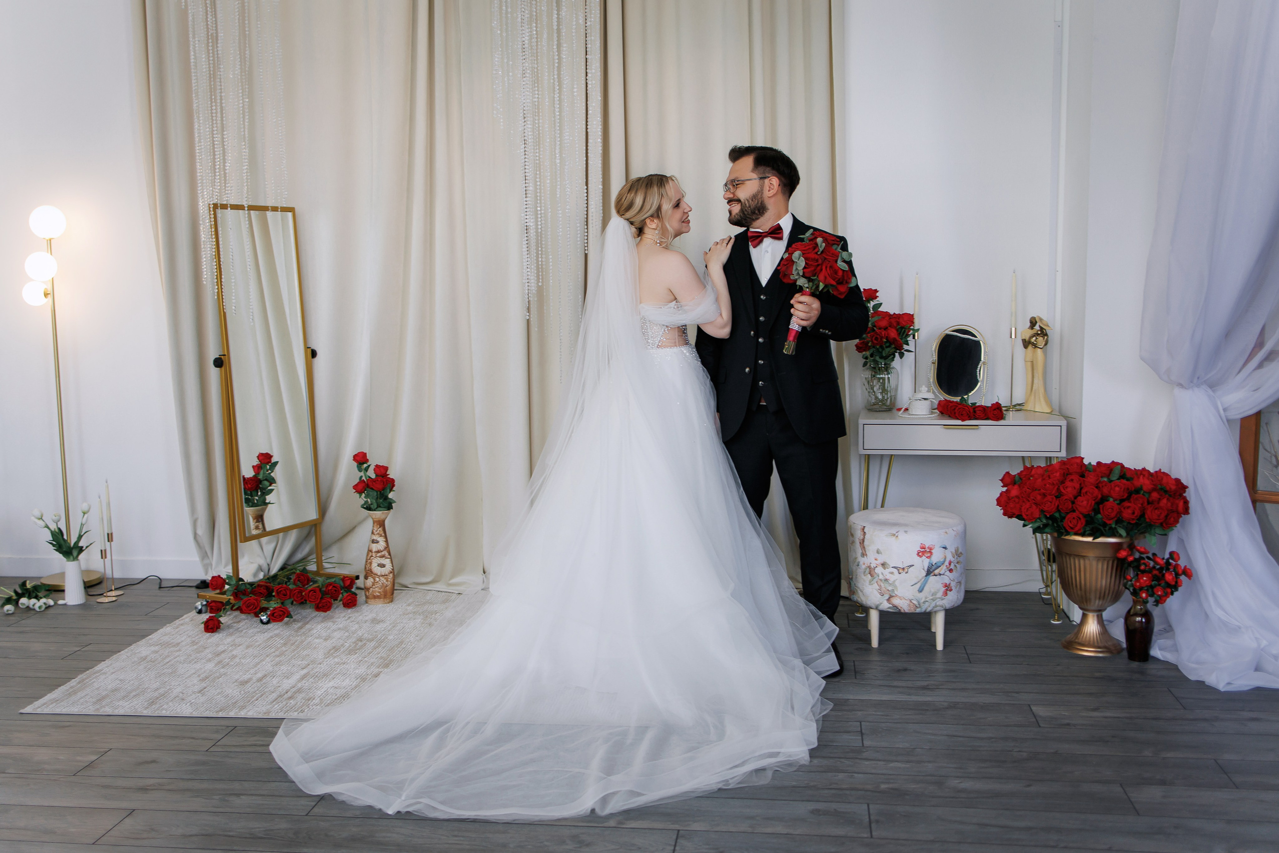 Штатный фотограф. Интерьерная фотостудия Background в Омске