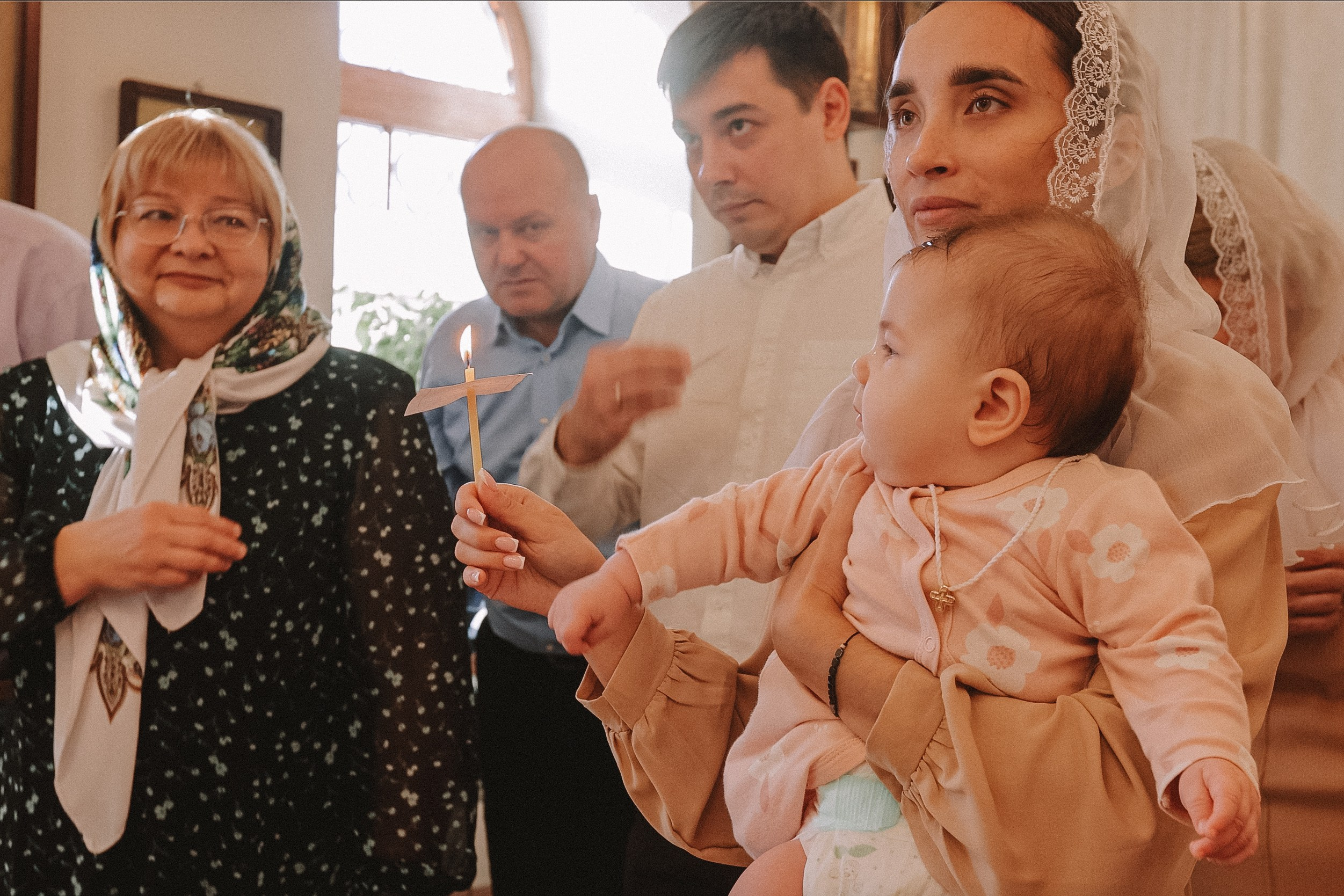 Крещение круглая церковь. Семейный фотограф Тюмень, фотограф на роды Салмина Мария