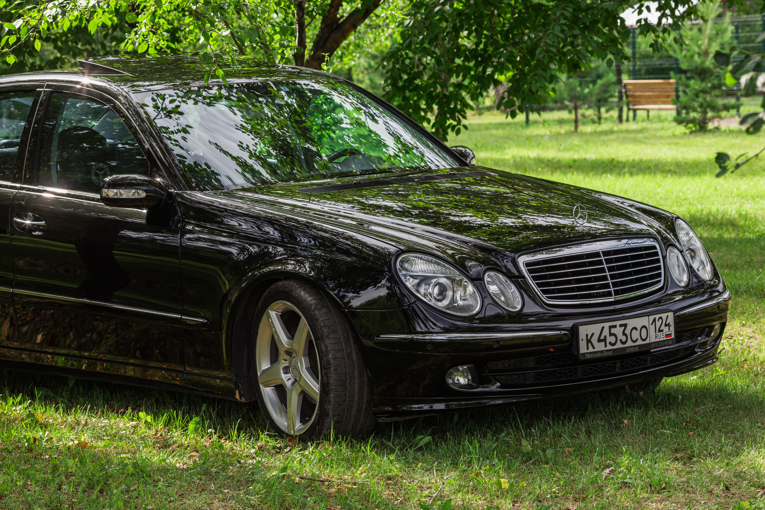 Фотосъемка автомобиля Mercedes для Evil Painter. Интерьерный фотограф и ретушер в Красноярске Денис Антропов