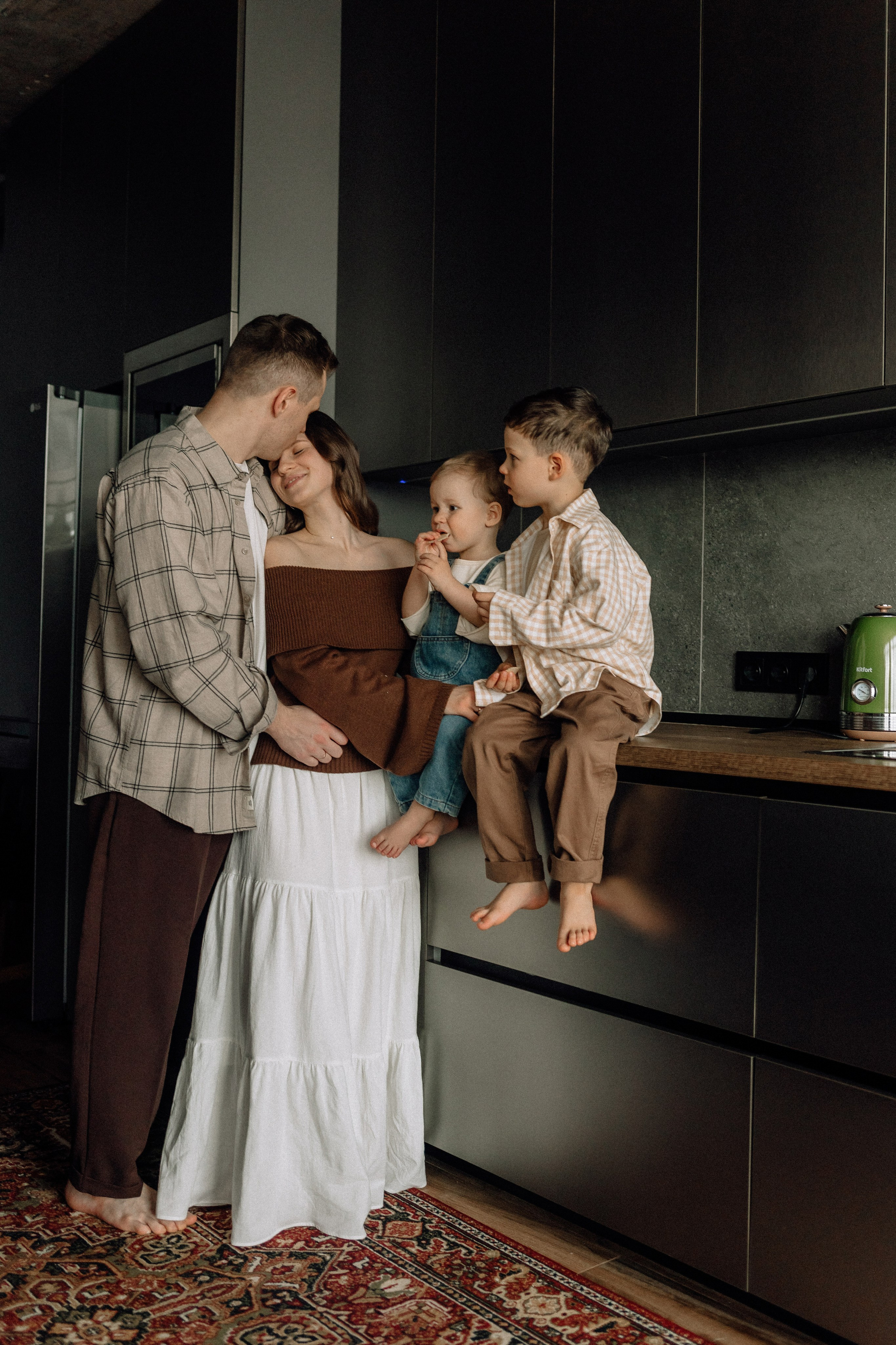 Звонко смеялись