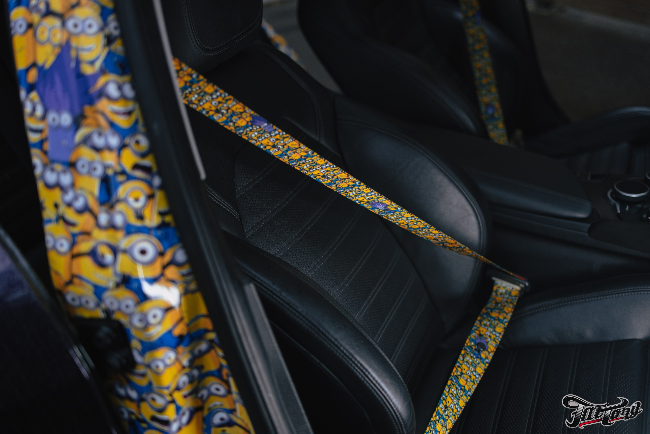 Alfa Romeo Giulia ремни безопасности с принтом и оклейка проемов. DeLorein