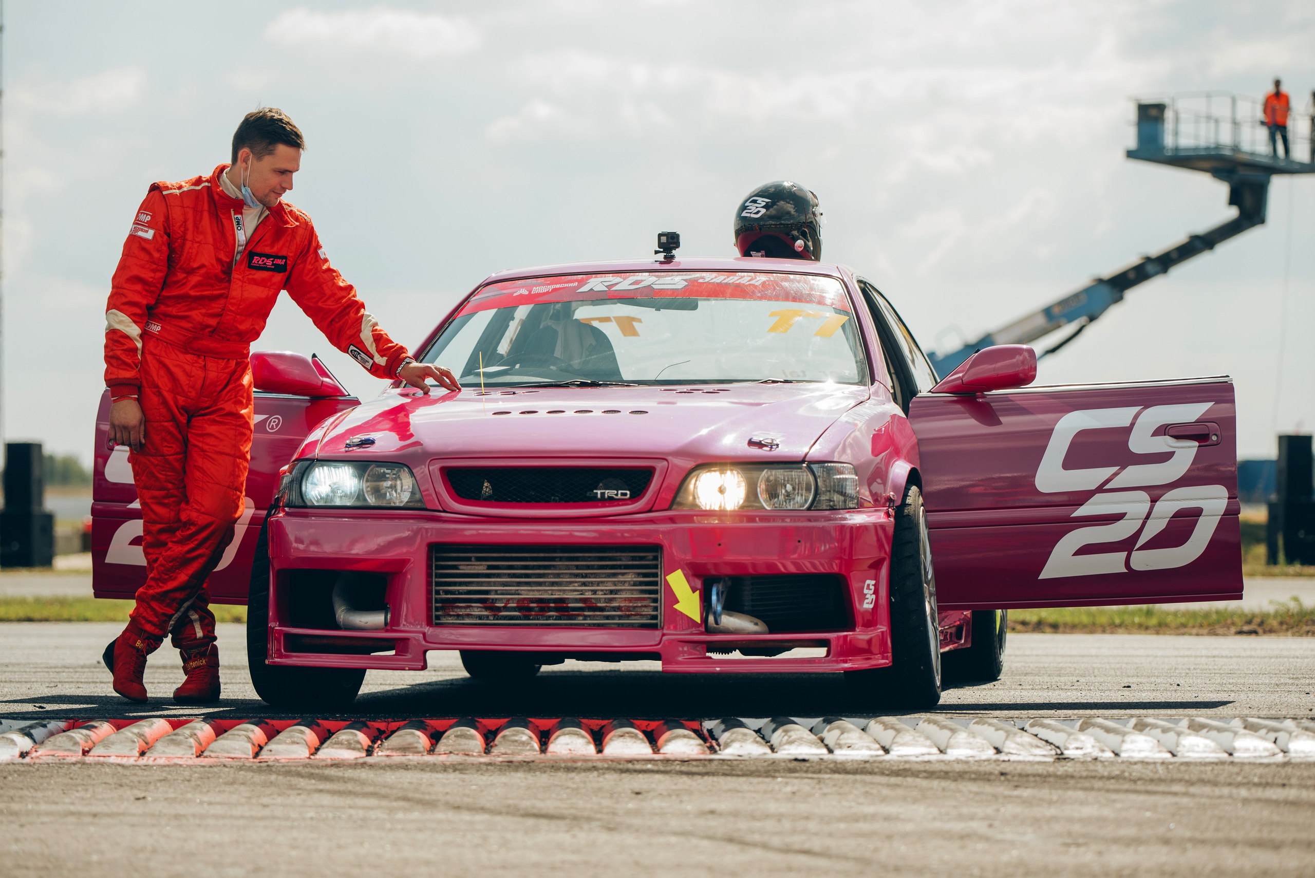 Rds запад ADM Raceway. DeLorein