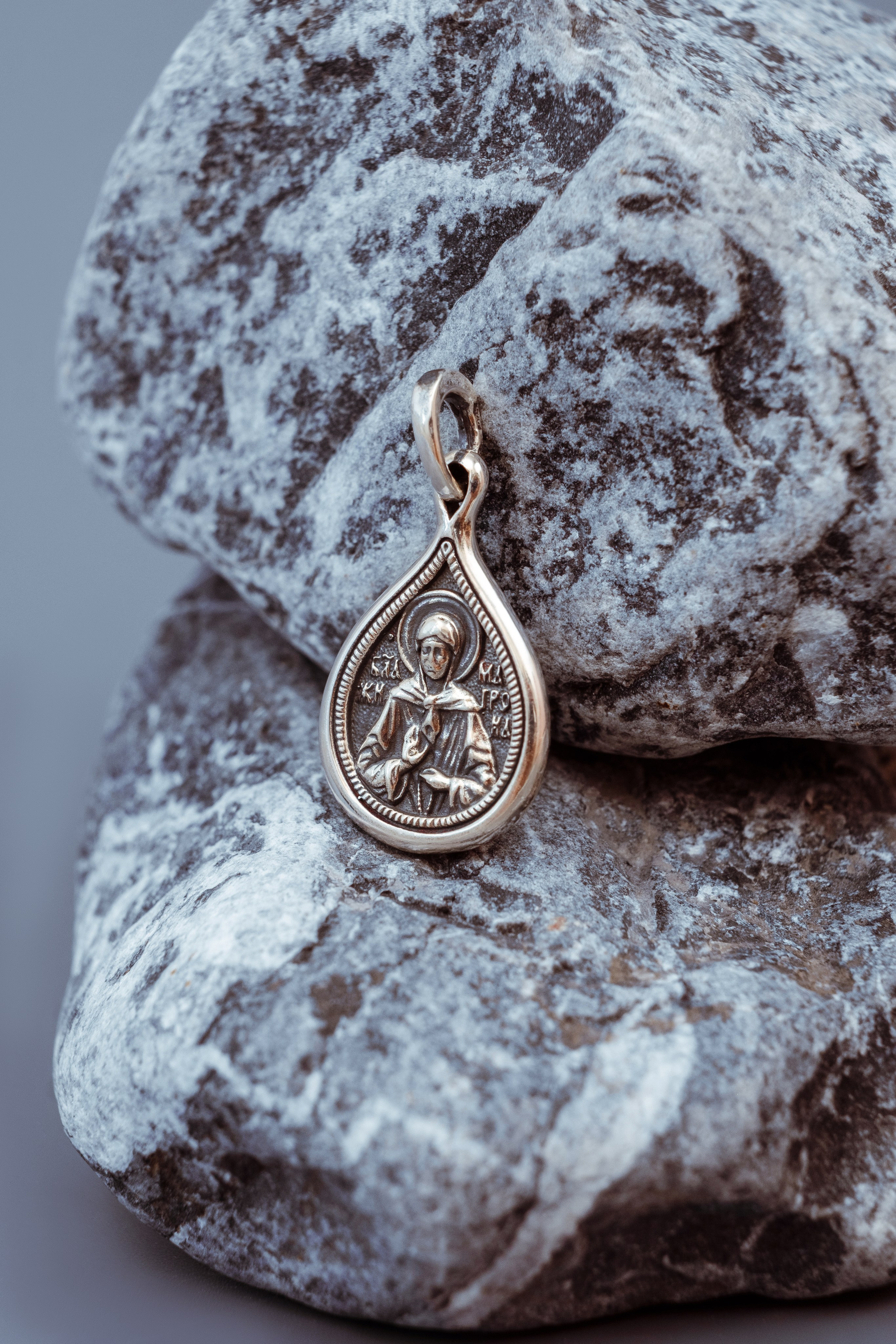 Съемка серебряных украшений в Санкт-Петербурге. Фотосессия для маркетплейсов