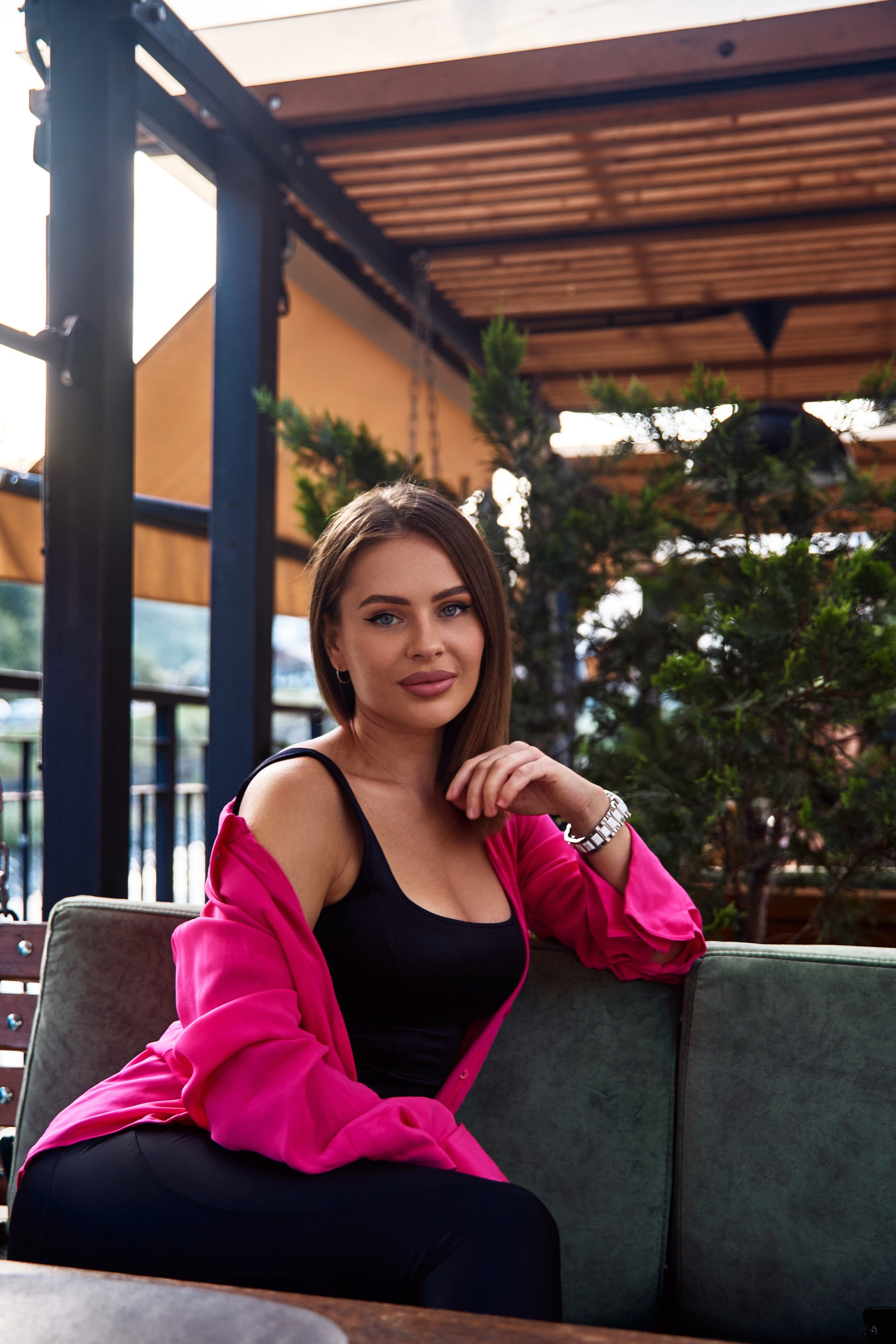 Женский портрет на природе в Сочи. Профессиональный фотограф в Сочи Виктория Джой. Обучение