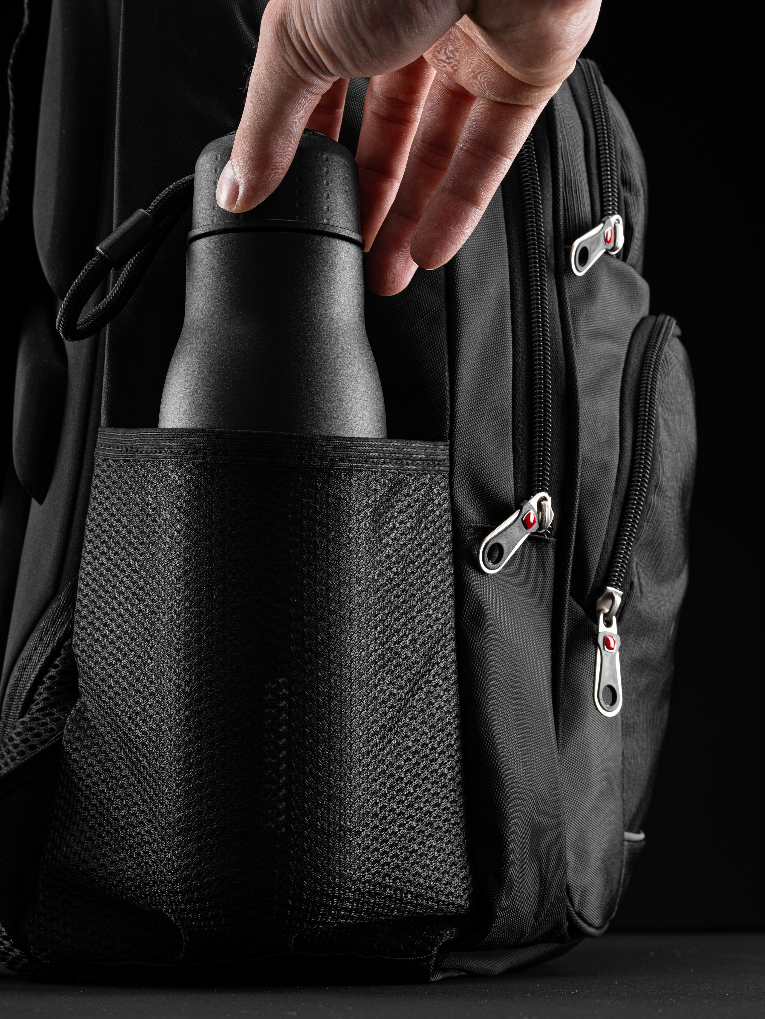 Съемка черного рюкзака может быть интересной?. Фото для маркетплейсов в самых сочных локациях города Сочи