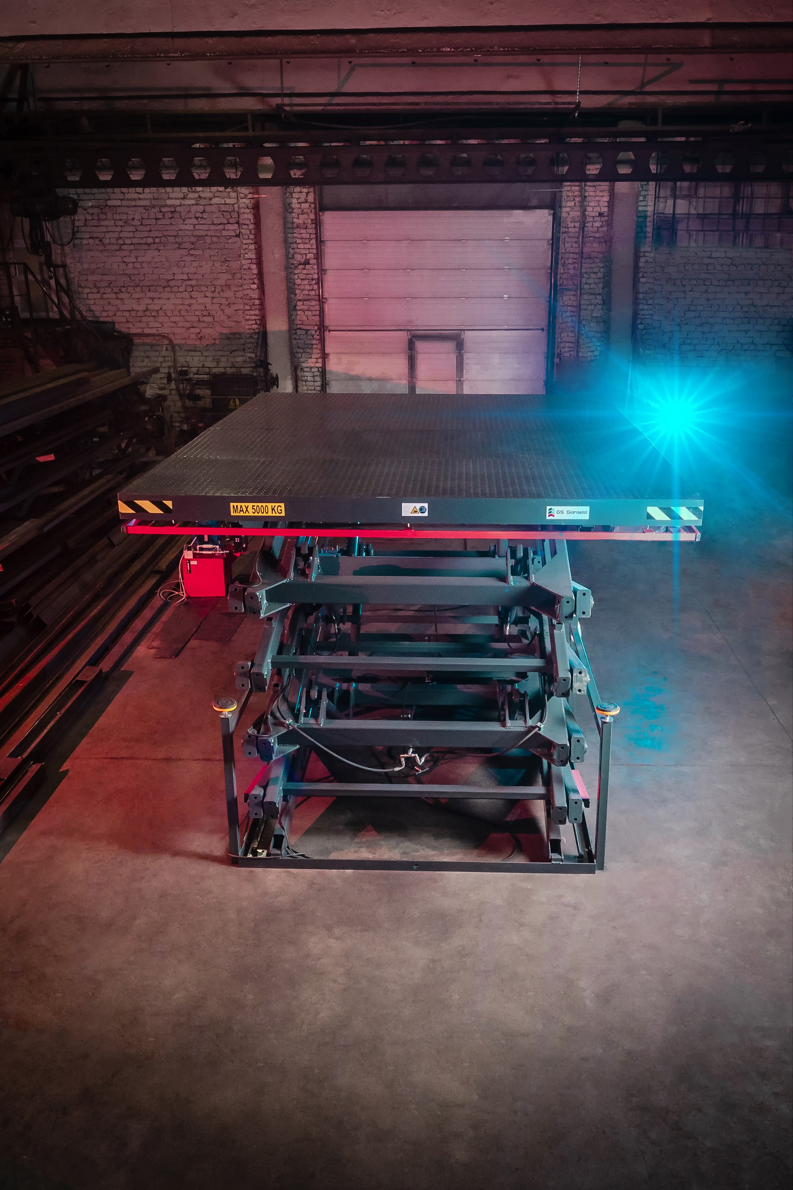 Ножничный подъёмник для складов и производств, вид сверху