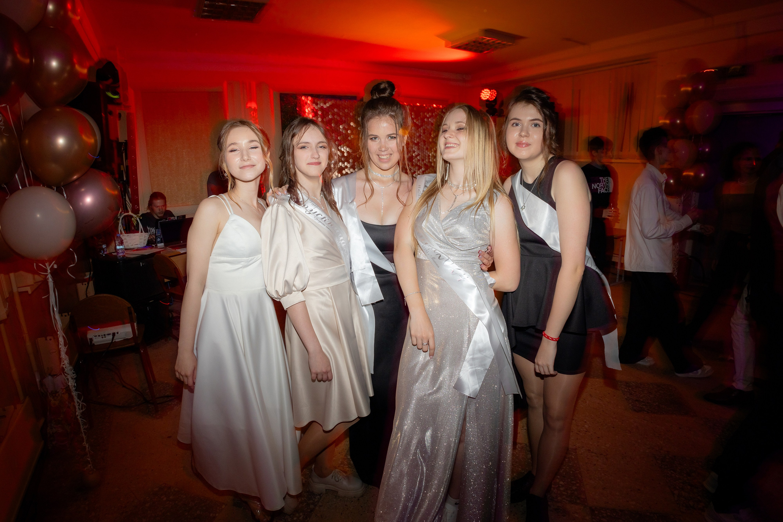 Школьный выпускной 2024 год в Соколе (Минск). Свадебный фотограф в Минске/Беларуси Сергей Спиридонов