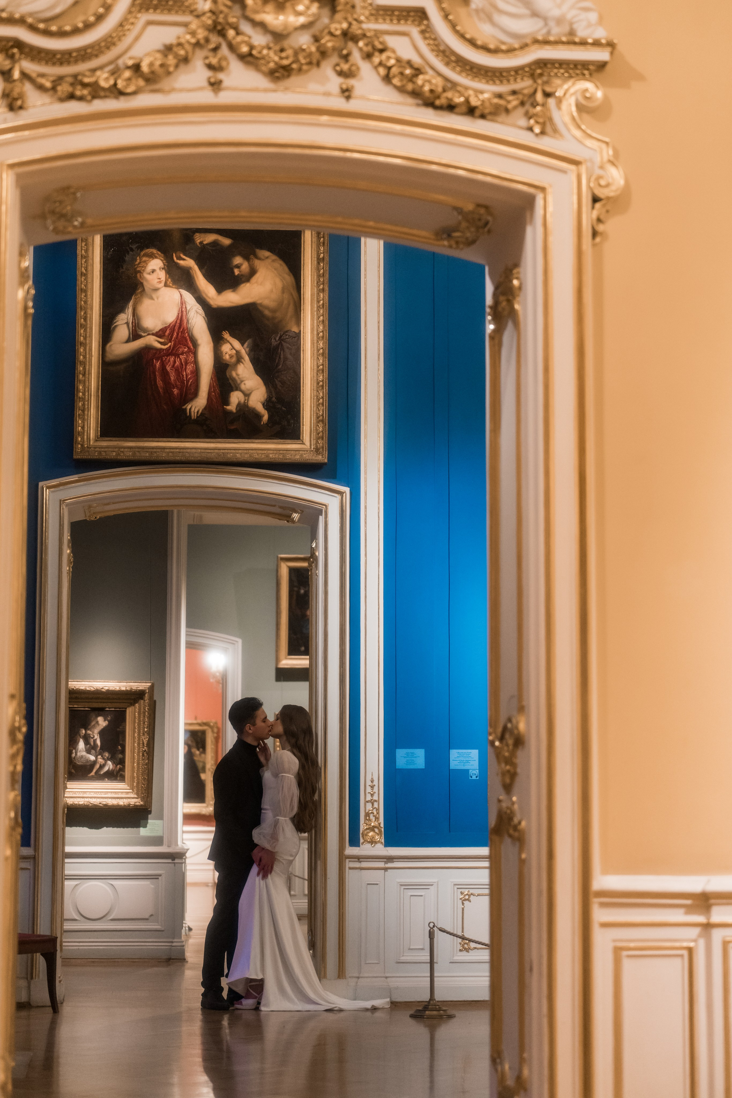 Фотосессия в Эрмитаже упрекрасно передаст Ваш стиль свадьбы!