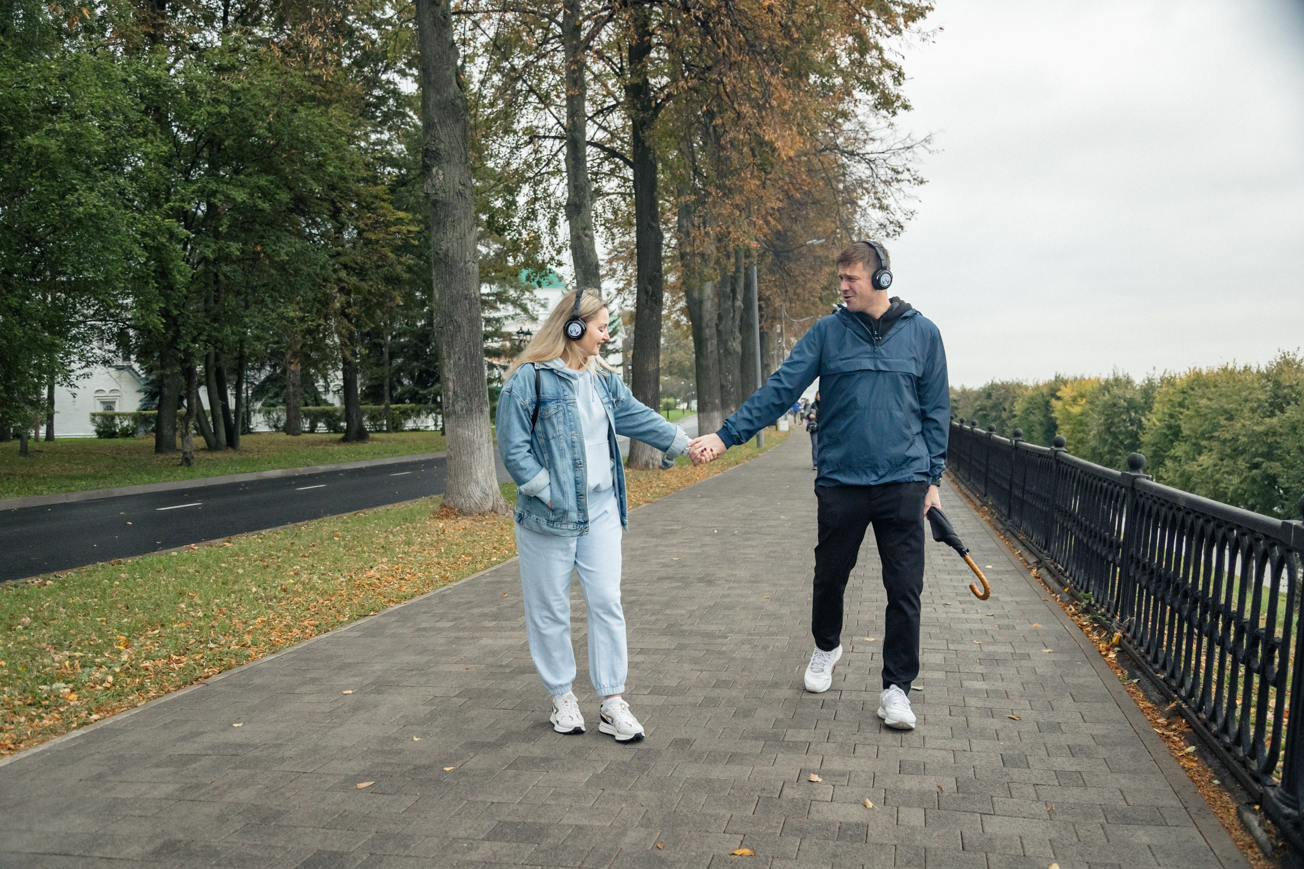 Экскурсия. На каждом снимке всегда два человека: фотограф и зритель