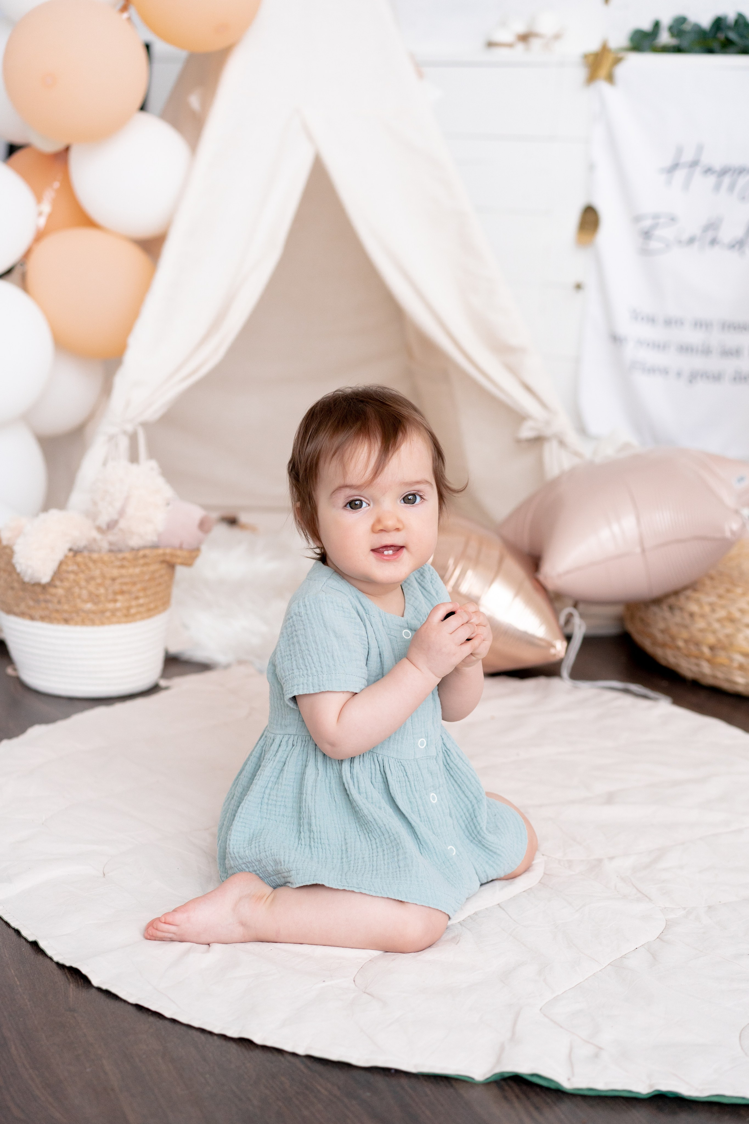 Первый день рождения малыша. Детская, семейная фотостудия в Санкт-Петербурге