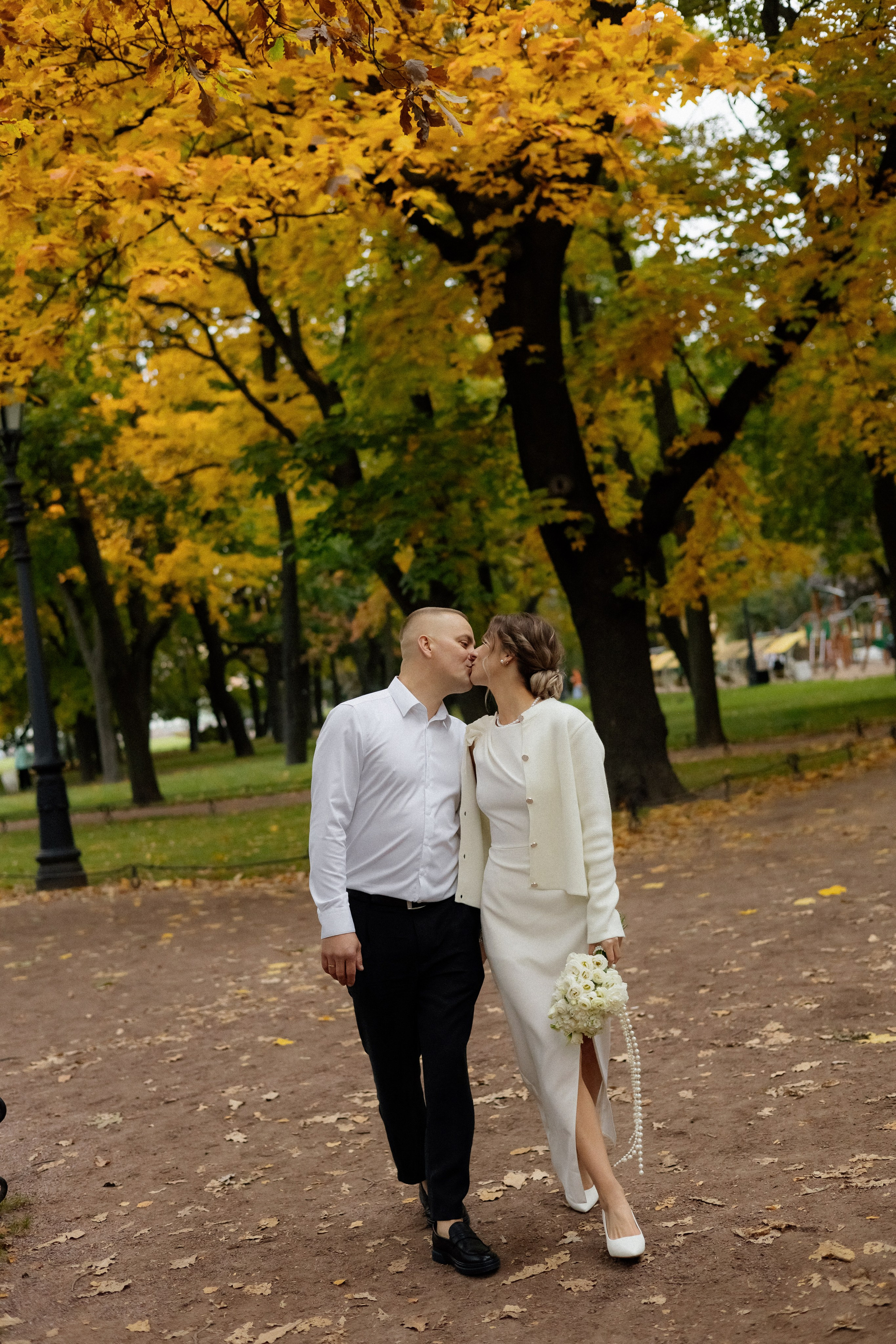 Свадебная прогулка у Исаакия. Свадебный фотограф в Санкт-Петербурге Ксения Кобышева