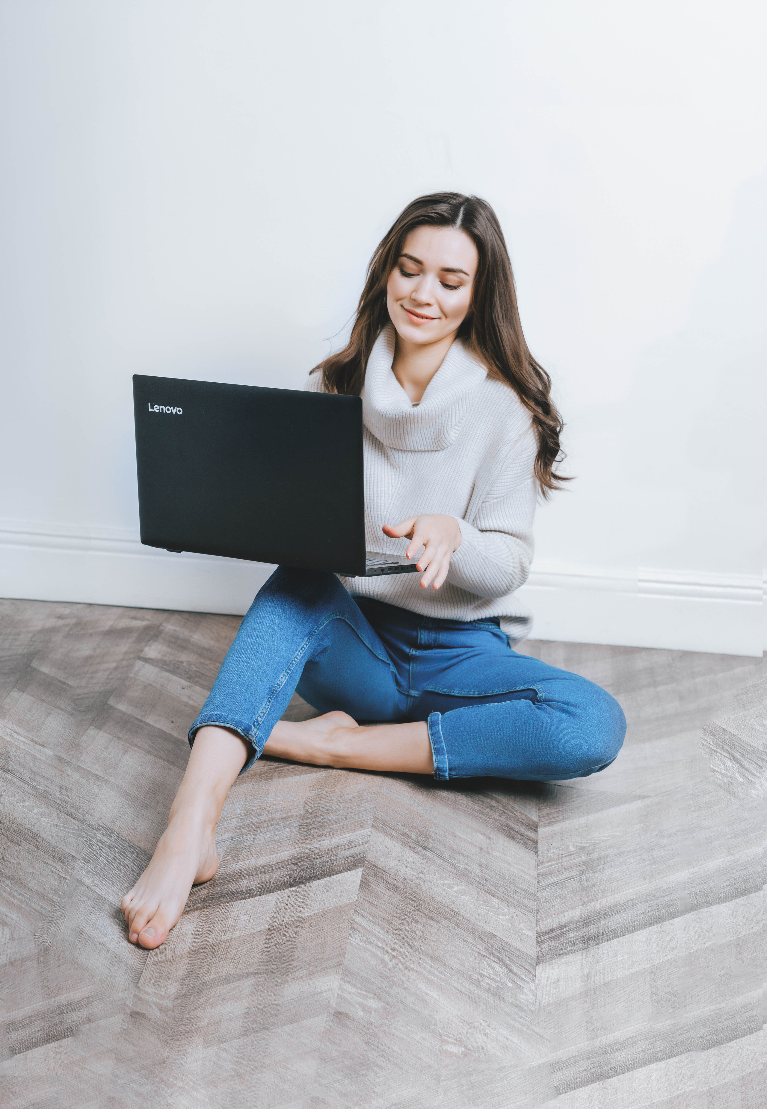 Пример позы с ноутбуком. 