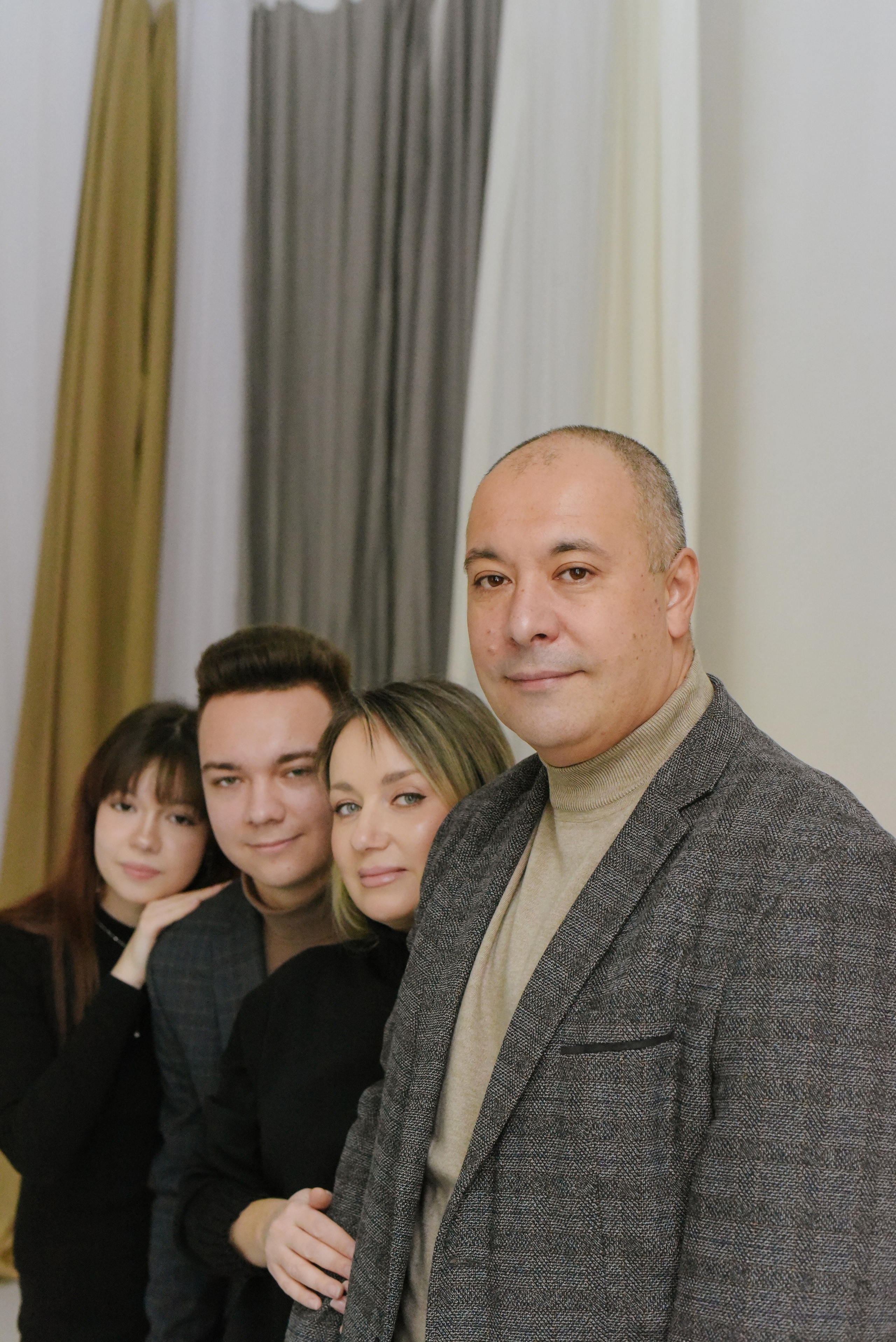 Молодые родители и взрослые дети. Фотограф Лола Волна, город Москва