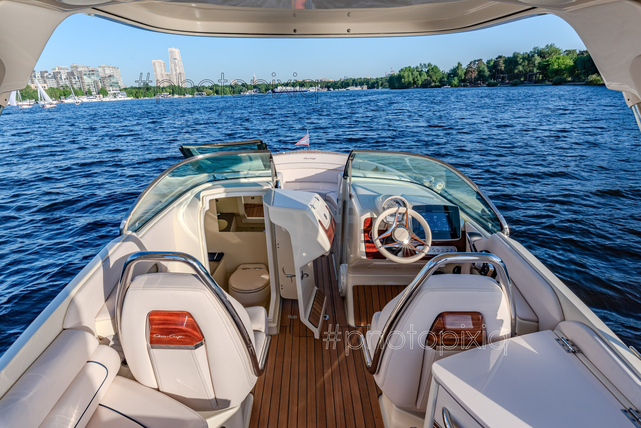 Фотосъёмка катера Chris Сraft для брокера. Интерьерная съёмка и виртуальные туры — Интерьерный фотограф Кузнецов Сергей (photopixiq)