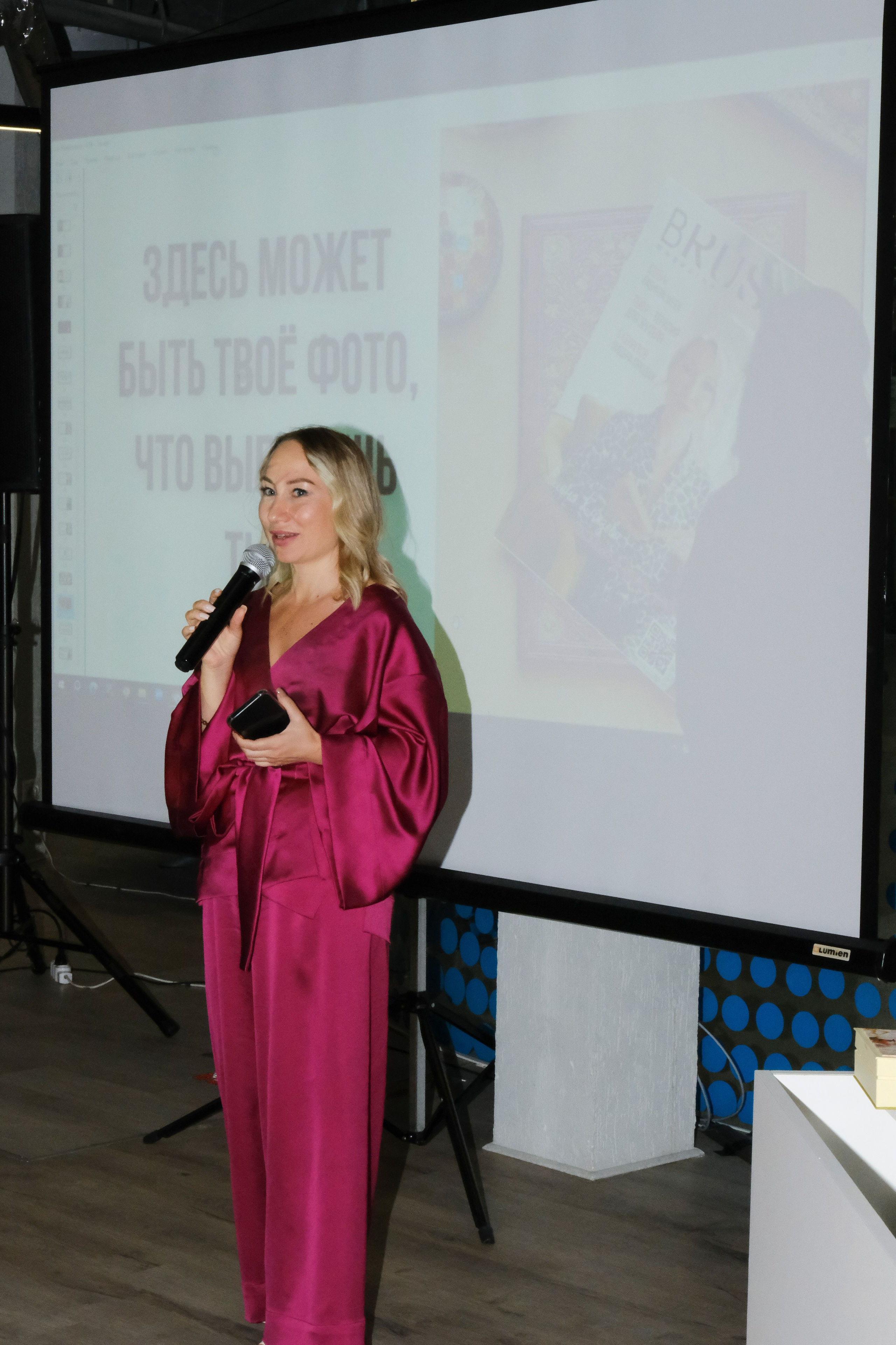 Репортаж бизнес-конференции в Сколково от сообщества BRUSNIKA. Индивидуальная фотосъёмка в Москве. Фотограф Василиса Тарасова