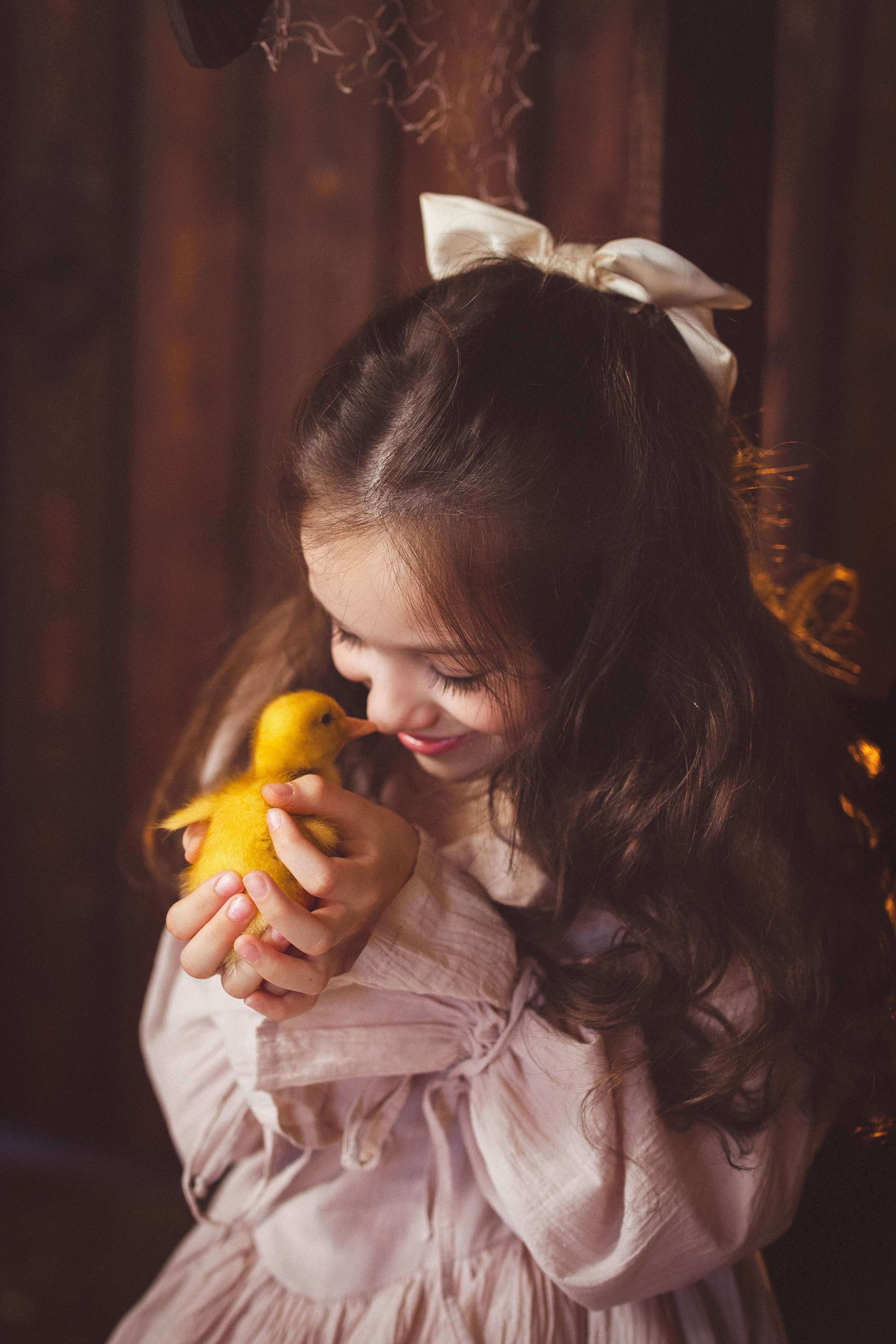 Пасхальный фотопроект с козочкой и утятами, в фотостудии «Эль» 2024 г. Семейный и детский фотограф в Краснодаре Анна Трашкова