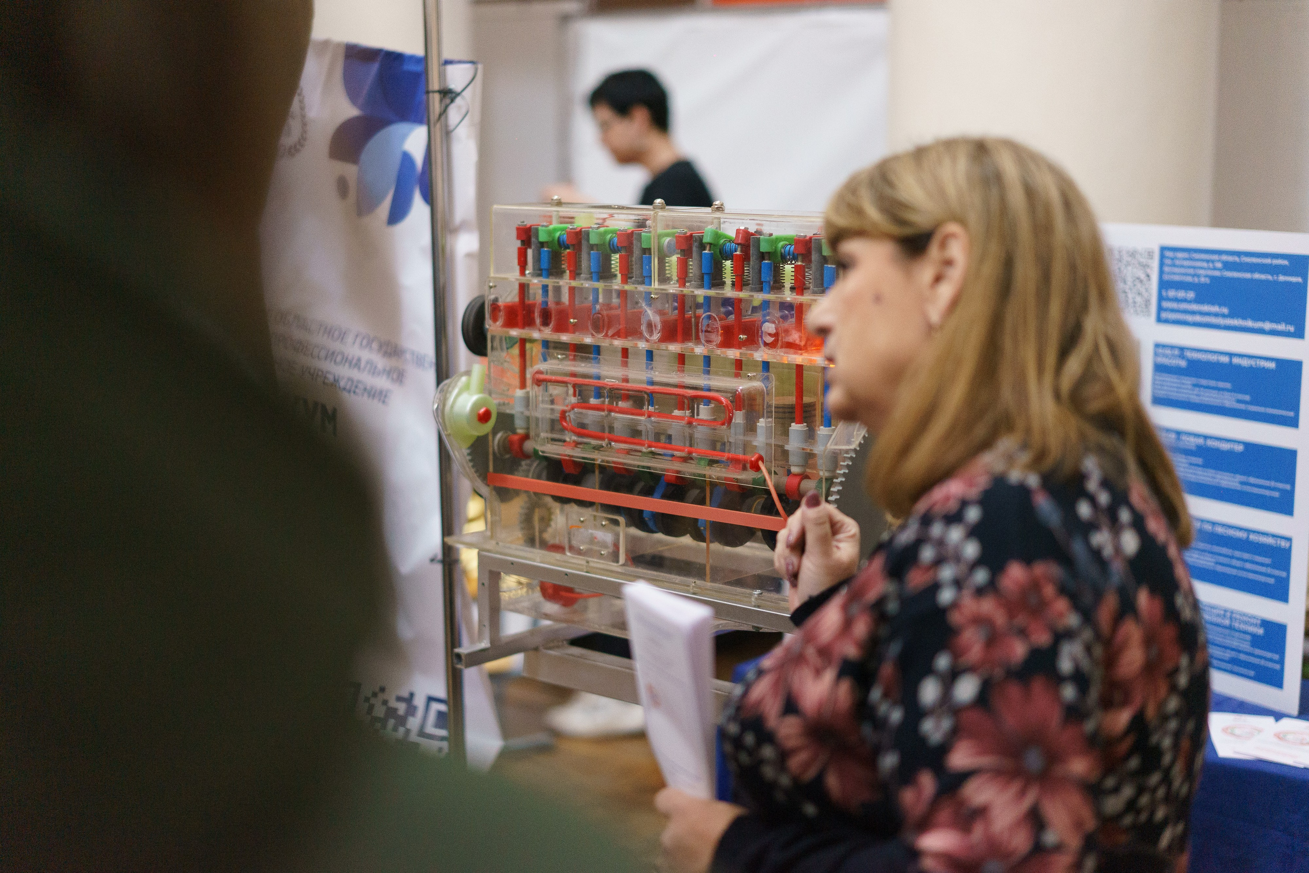 Межотраслевая выставка учебных заведений, Сафоново. Фотограф и видеограф Смоленск | Студия Цезарь