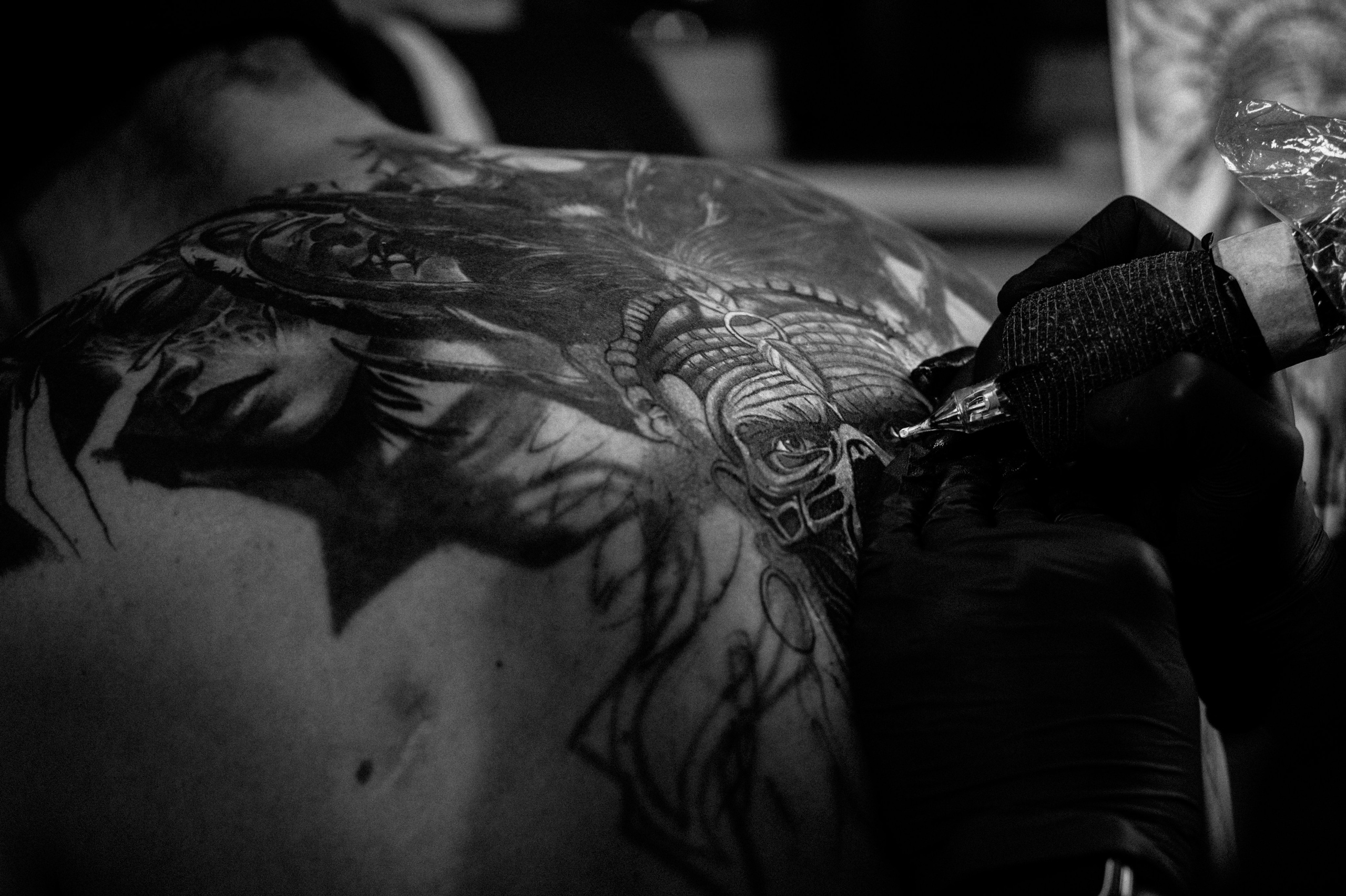 Тату-мастер. Роман Бочаров