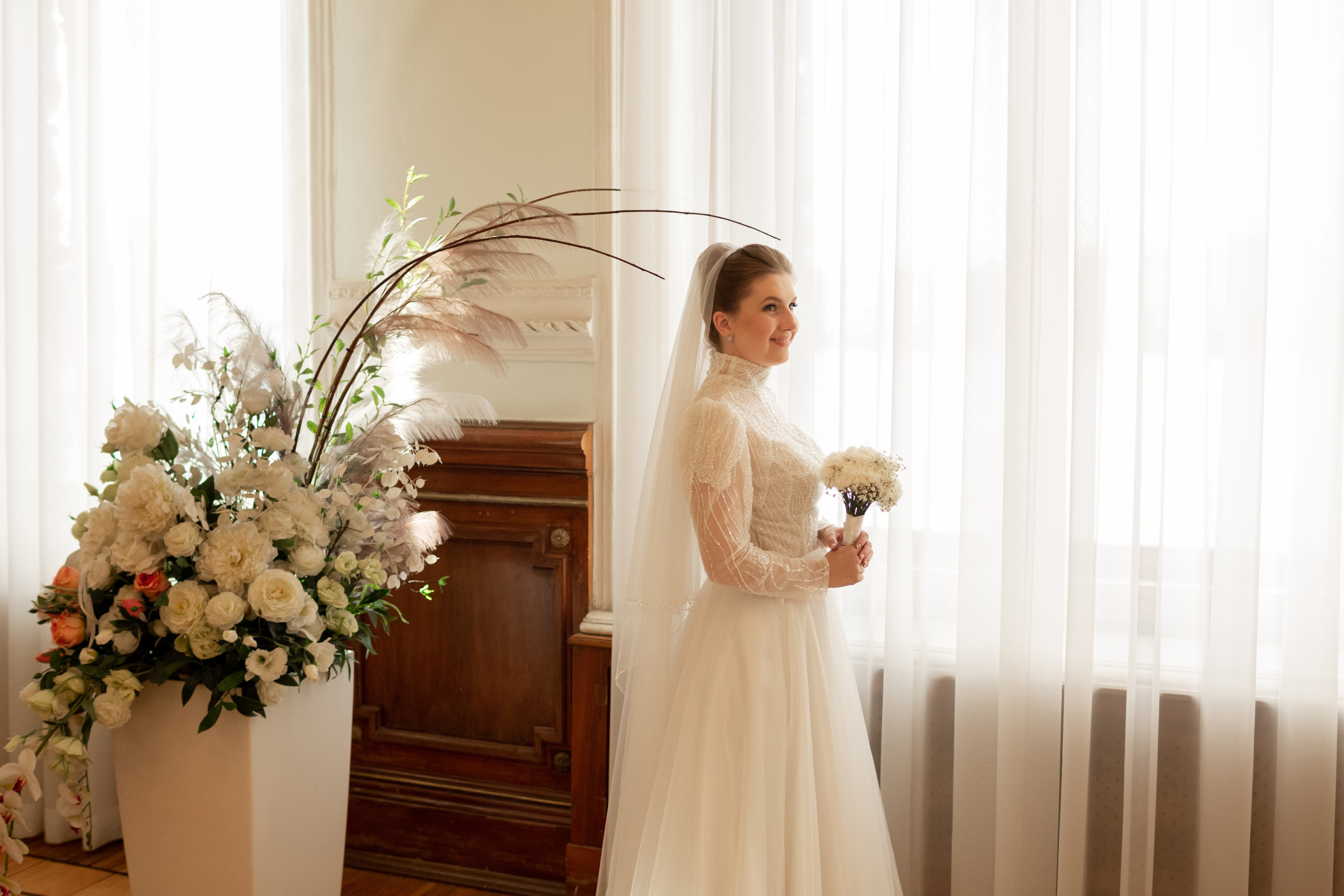 Свадебная фотопрогулка в Петербурге. Свадебный фотограф Кирилл Белый