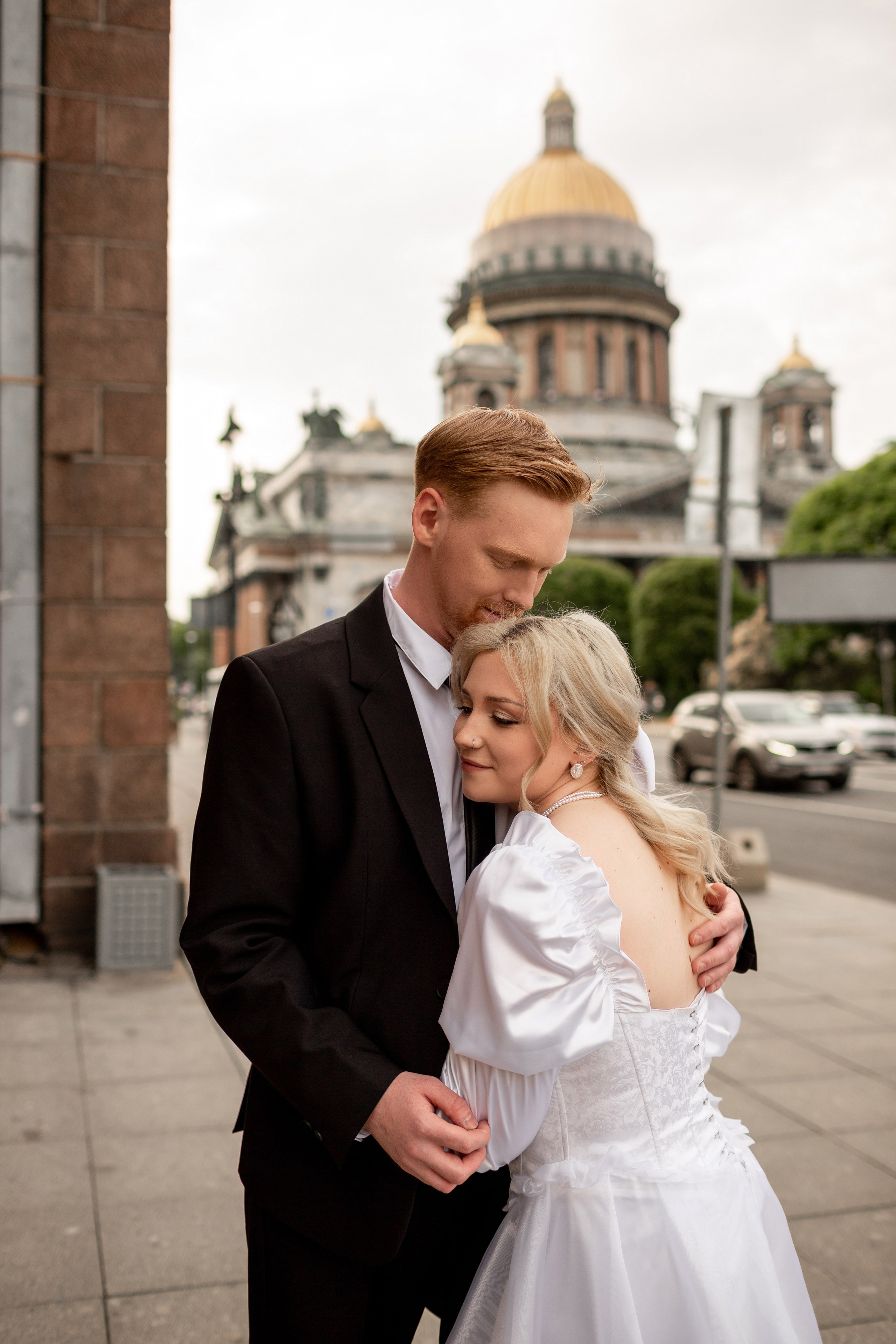 Свадебная фотопрогулка по улицам Петербурга. Свадебный фотограф Кирилл Белый