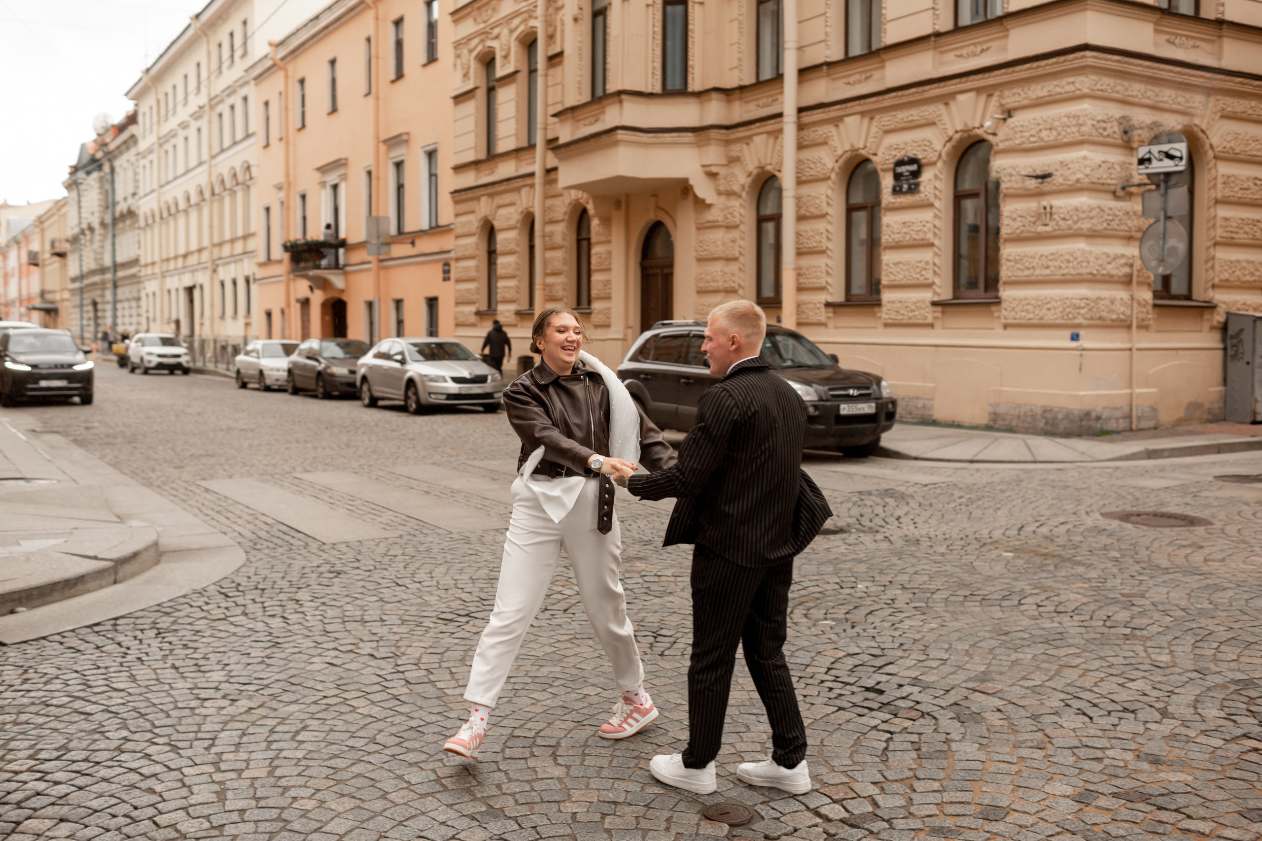 Свадебная фотосессия в центре Петербурга. Свадебный фотограф Кирилл Белый