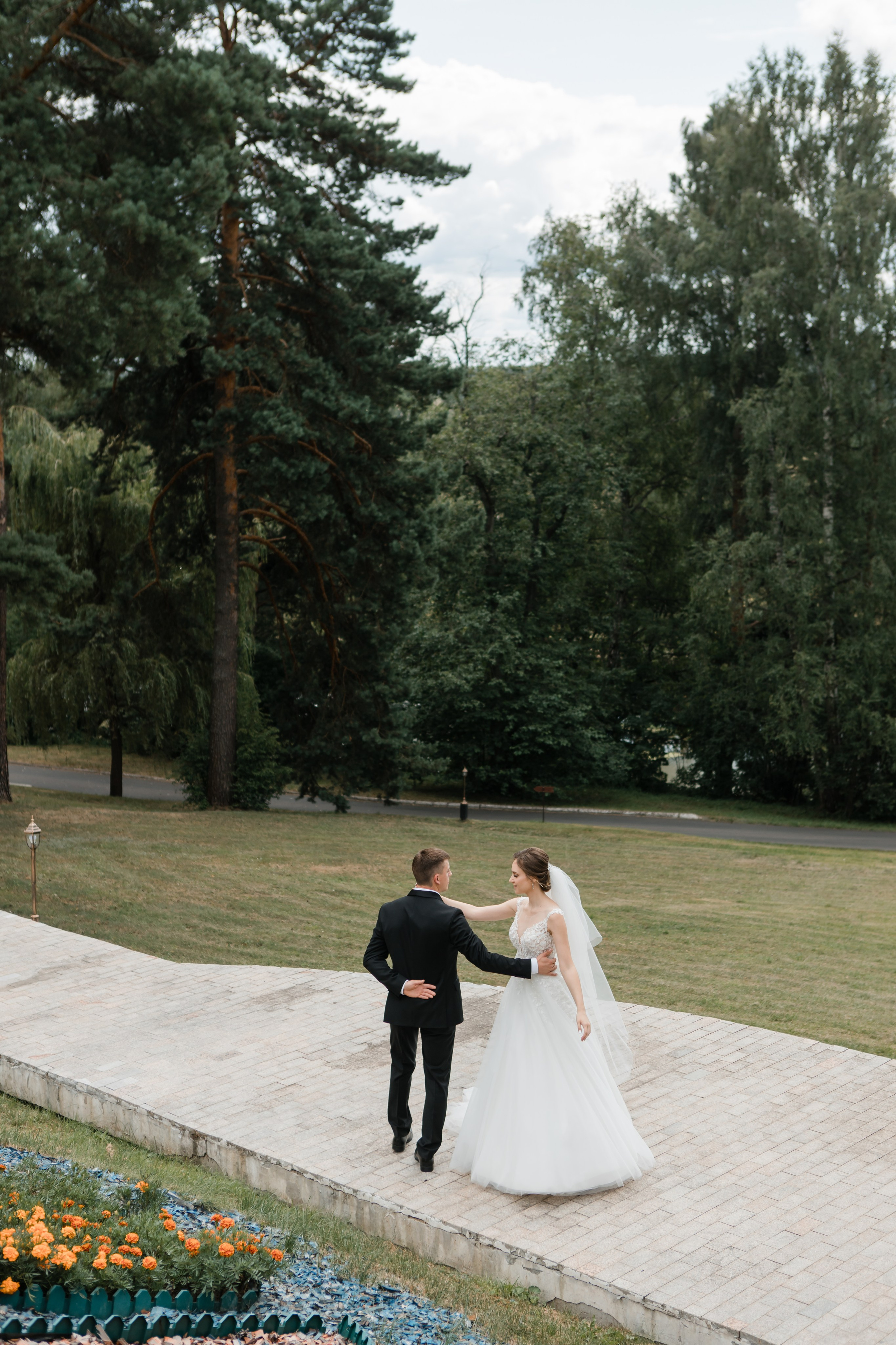 Свадебная фотосъемка Михаила и Ольги. День нашей свадьбы. Видеосъемка и фотосъемка свадеб. Фотограф и оператор на свадьбу. Видеосъемка подкастов, собственная видео-фотостудии. Предметная фотосъемка