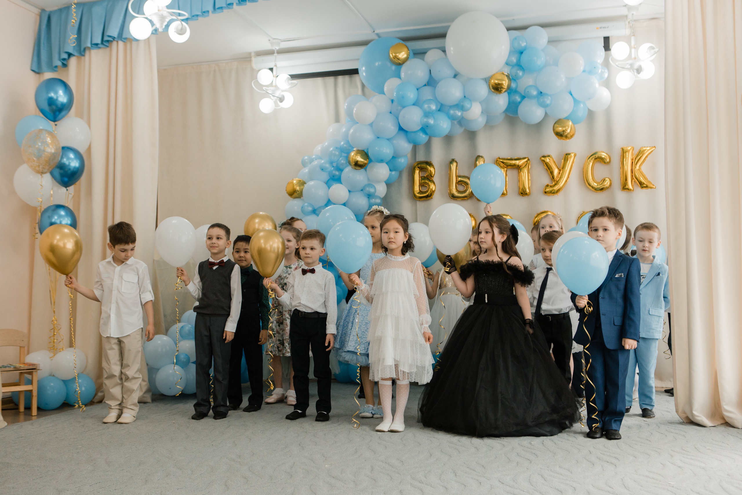 Фотосъемка выпускного в детском саду. Видеосъемка и фотосъемка свадеб. Фотограф и оператор на свадьбу. Видеосъемка подкастов, собственная видео-фотостудии. Предметная фотосъемка