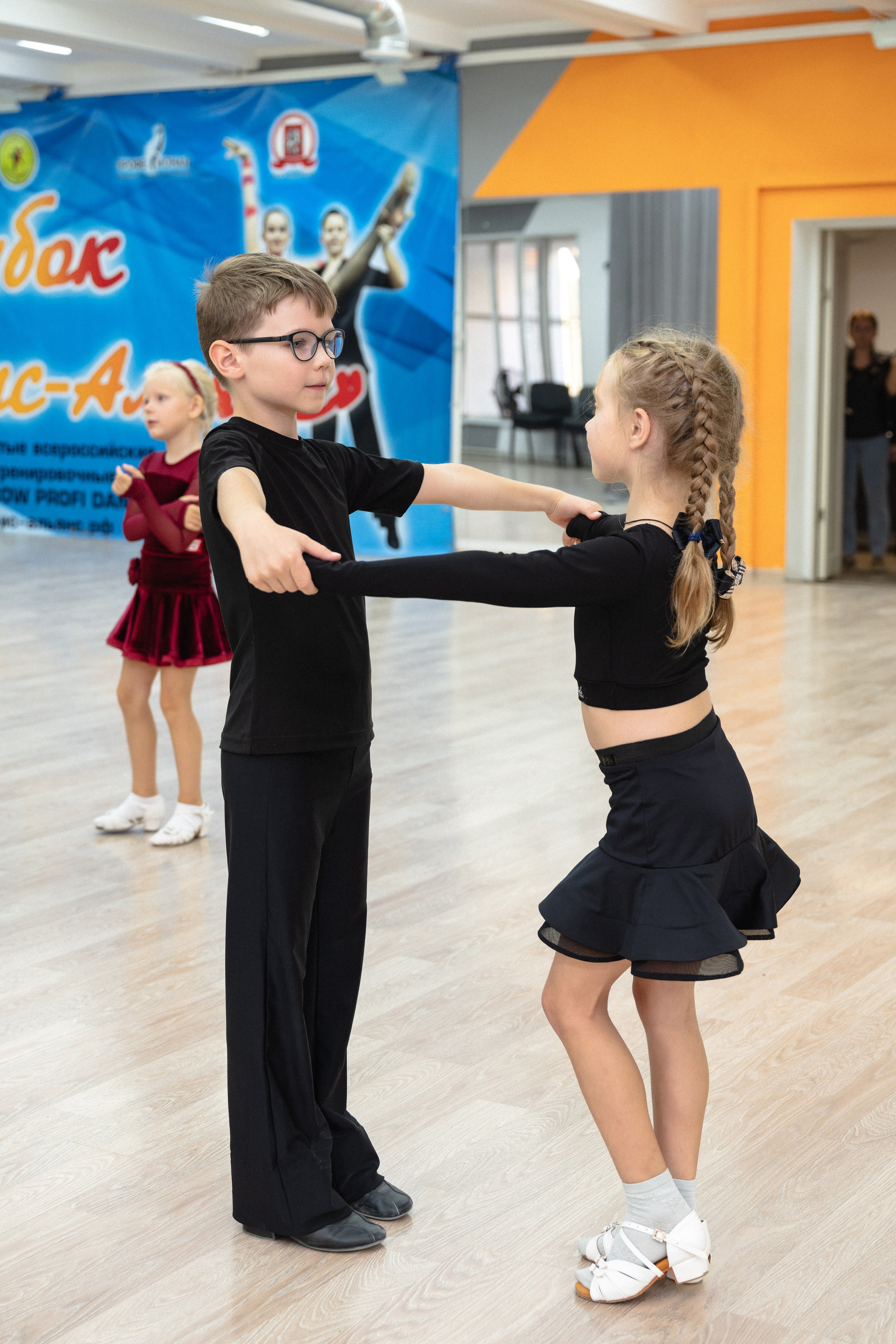 Группа 7-11 лет первый и второй год обучения. КонТакт — спортивные бальные танцы в Москве