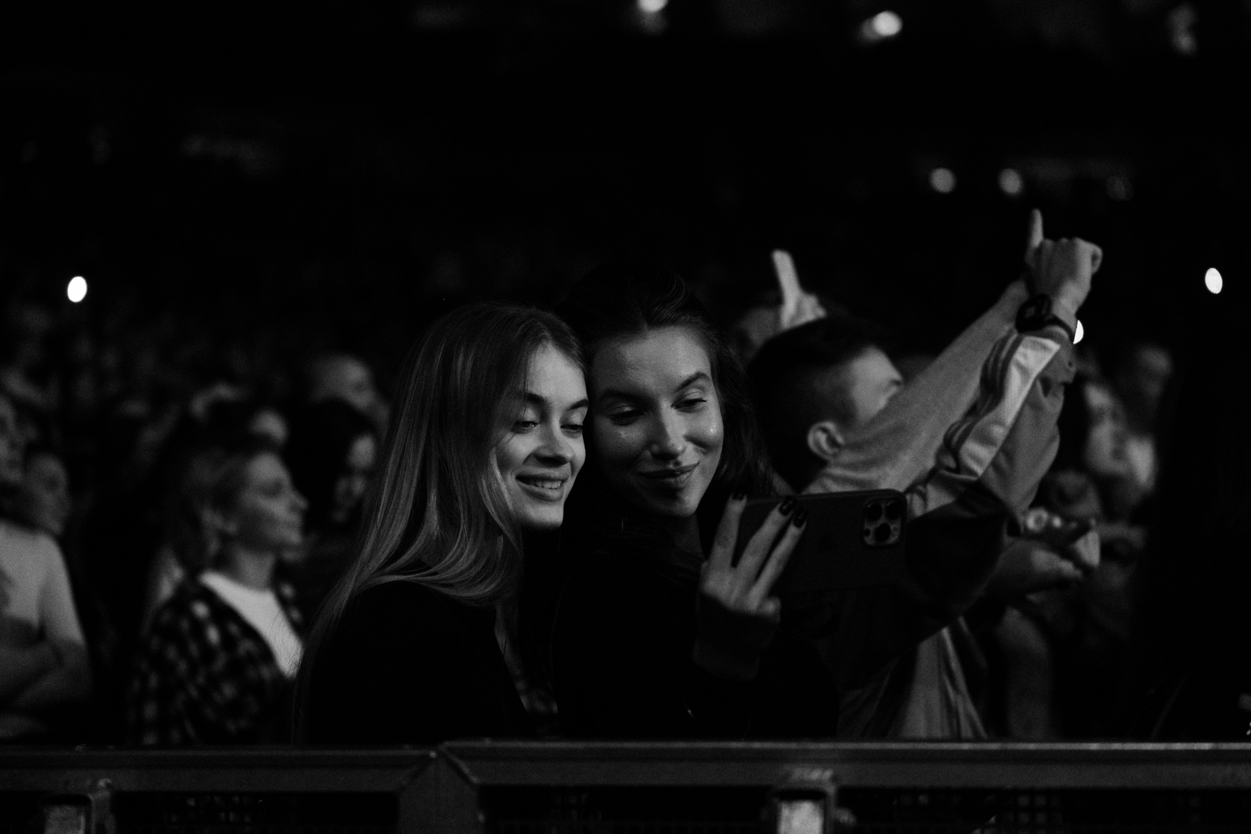 Концерт L'one 19.10.2025 с хором и симфоническом оркестром. Фотограф и видеограф Мария Банщикова, Солнечногорск, Москва