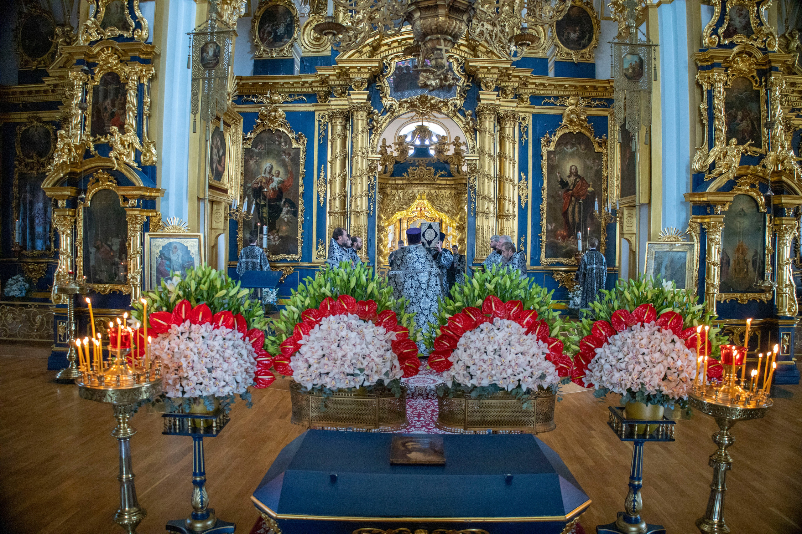 ВЕЧЕРНЯ С ВЫНОСОМ ПЛАЩАНИЦЫ. НИКОЛО-БОГОЯВЛЕНСКИЙ МОРСКОЙ СОБОР