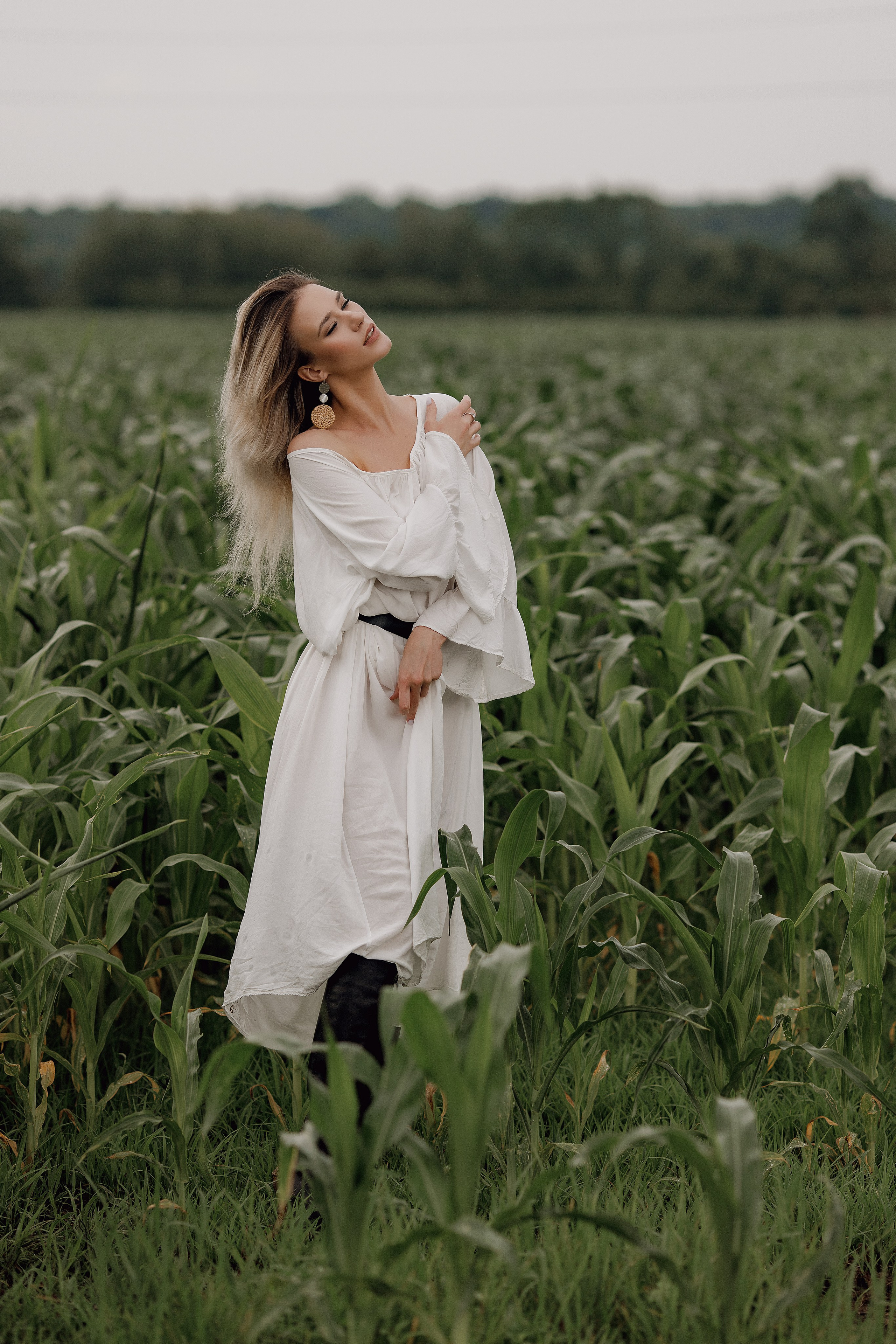 Вечерняя прогулка в поле. Свадебный фотограф Санкт-Петербург  Москва
