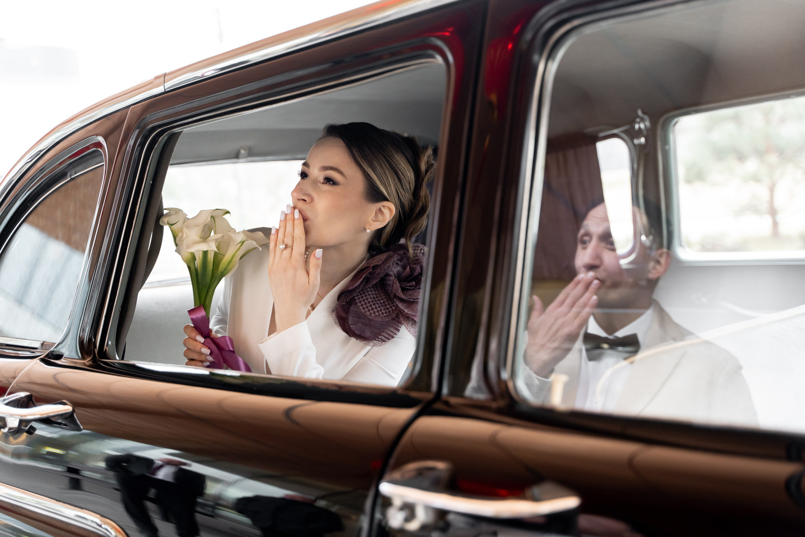 Свадебный фотограф в Москве. Свадебный фотограф Видное, Бутово, Домодедово, Щербинка, Царицыно. Свадебная фотосессия и сборы невесты в отеле Soluxe. Регистрация брака во дворце бракосочетания ВДНХ. Свадьба на ВДНХ. Свадебная фотосессия с ретро автомобилем Чайка. 