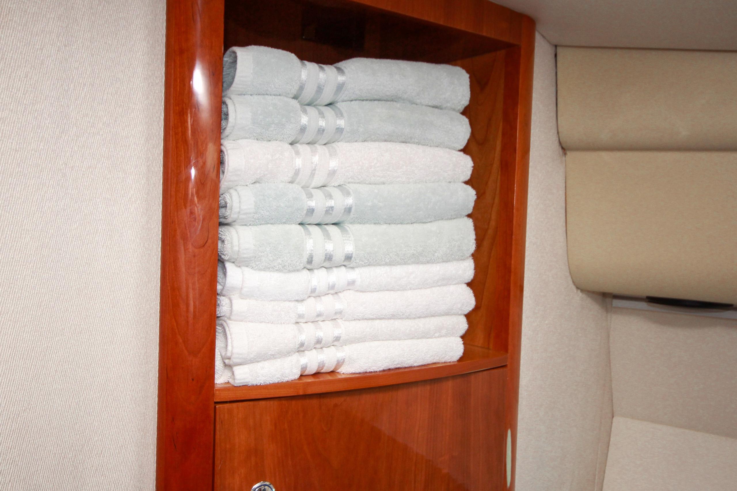 Яхта Санторини Аренда Яхты в Сочи Яхтанаморе YACHTNAMORE YACHTANAMORE