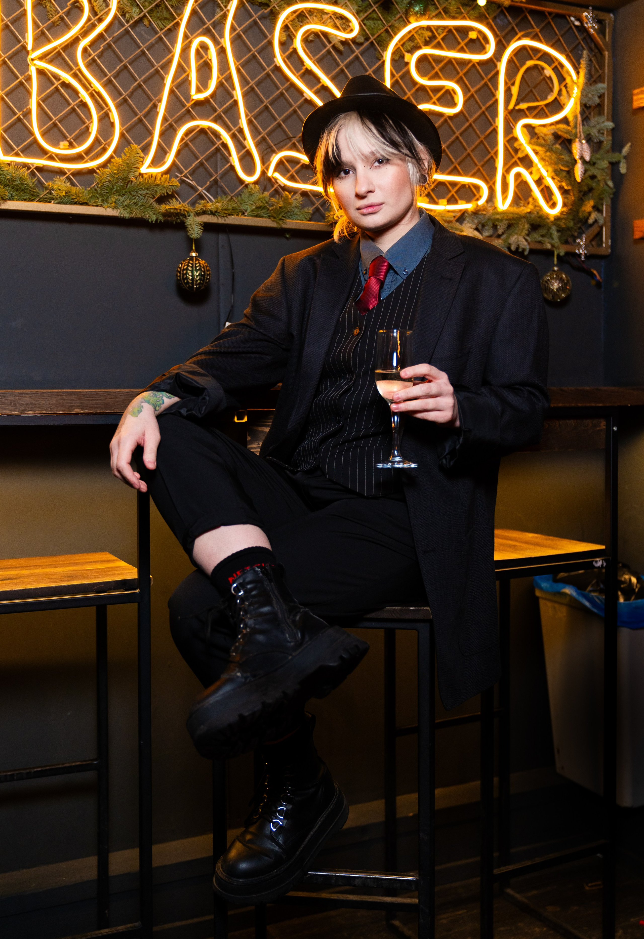 Новый год 2026. Новогодняя ночь 2026 в баре Дебошир (Debaser). Репортажный, street и urban фотограф в Санкт-Петербурге Мальцев Евгений