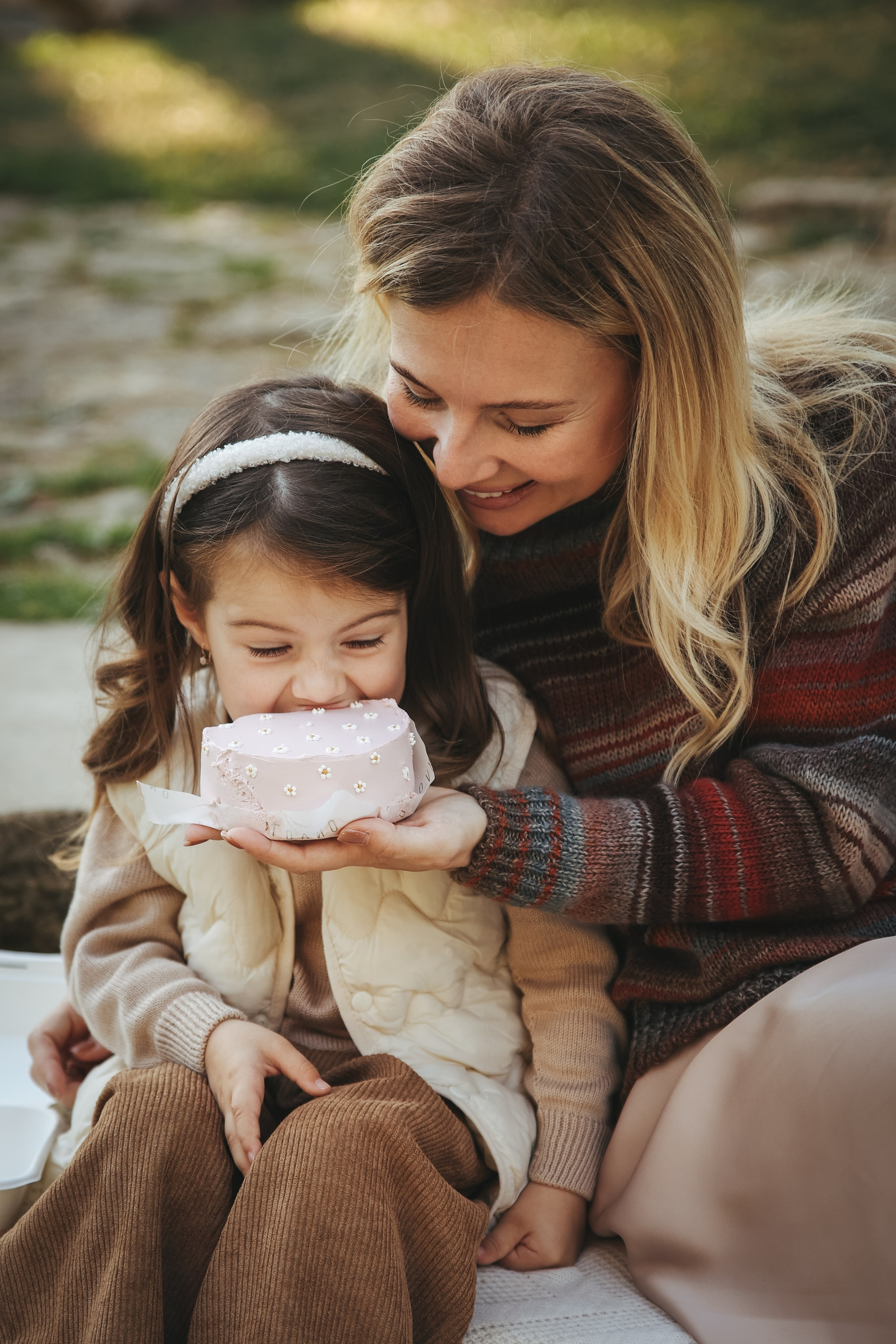 Семейная фотосессия фотосессия на день рождения мама и дочка. Фотограф Владимир Москва