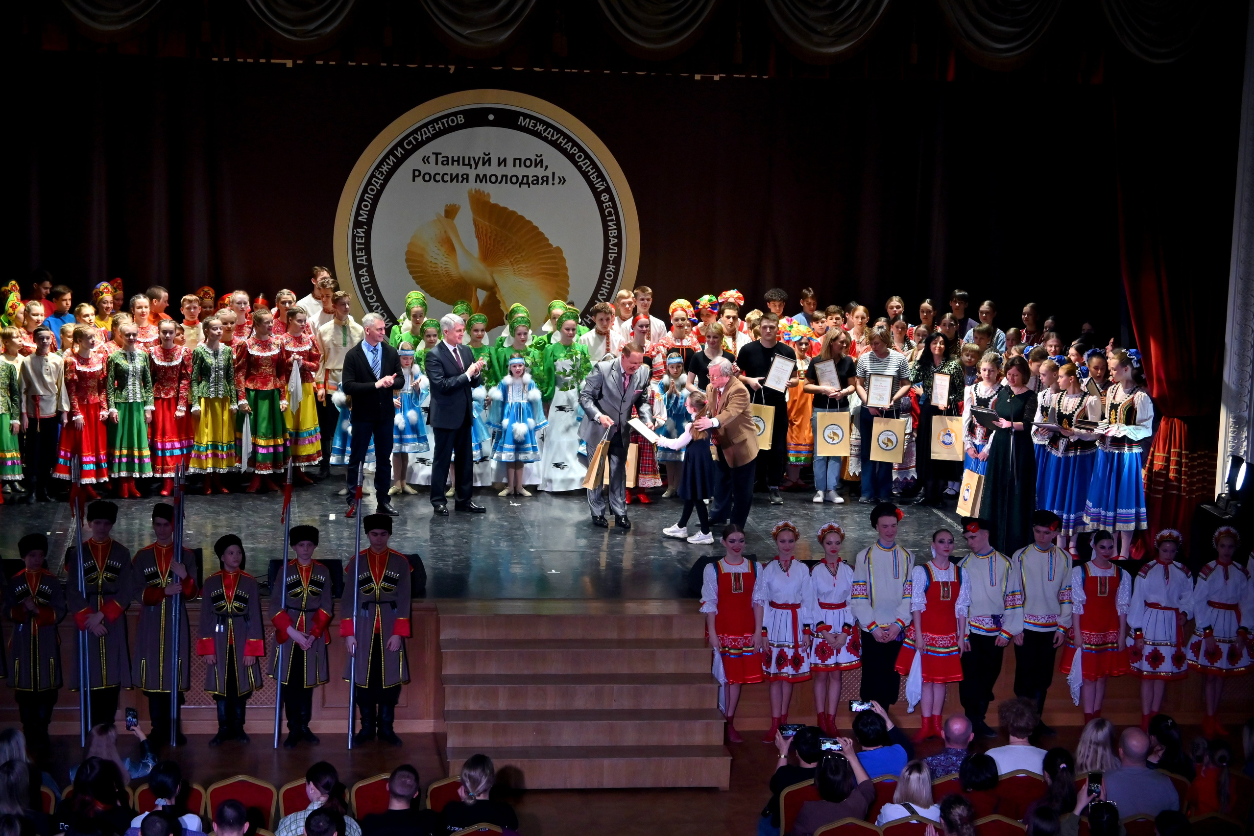 Гала-концерт. Танцуй и пой, Россия Молодая! 22.04.2024. Профессиональный фотограф в Москве Алёна Котова