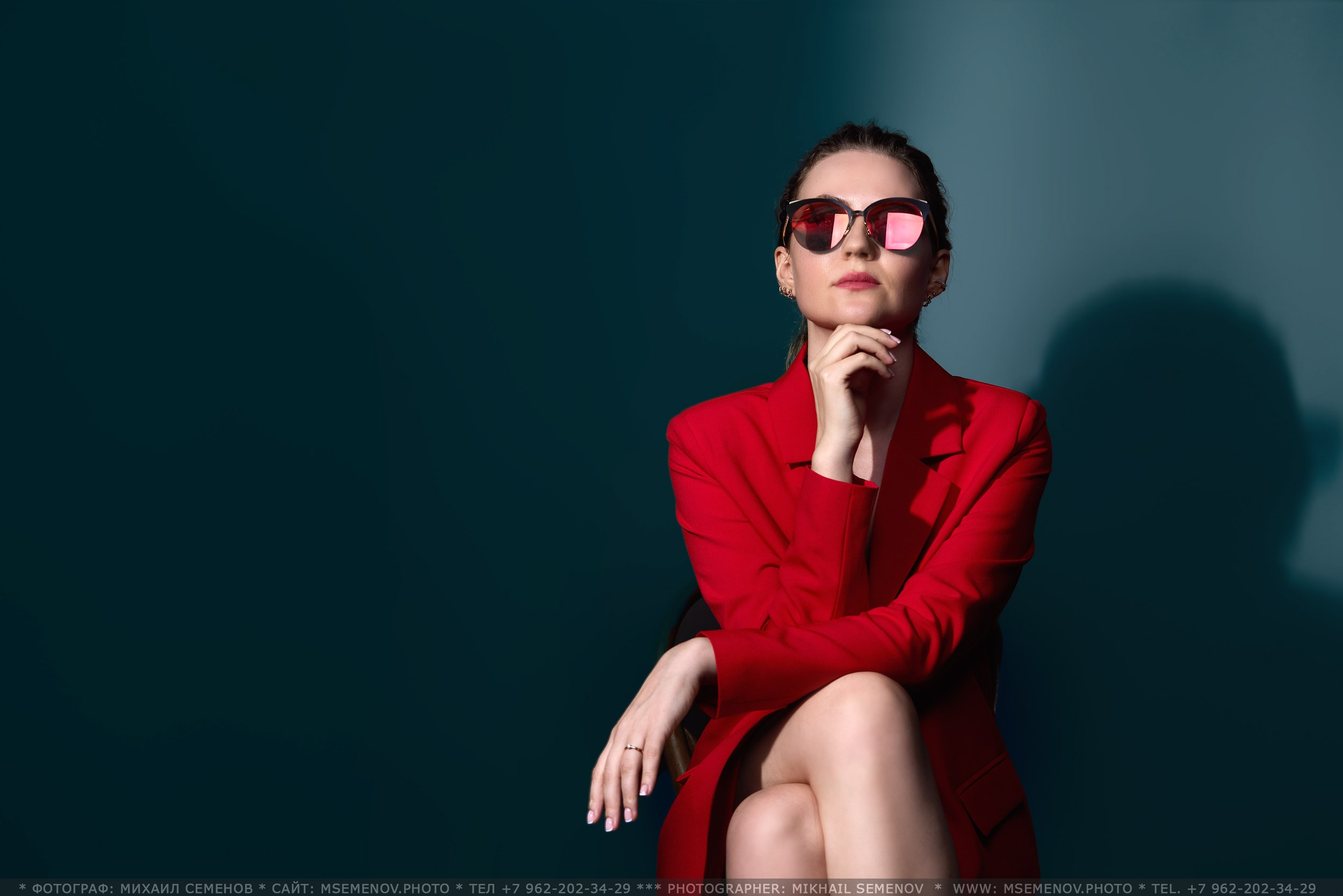 Portrait photo session. Photographer for business Mikhail Semenov. Aqua photo studio, photo school