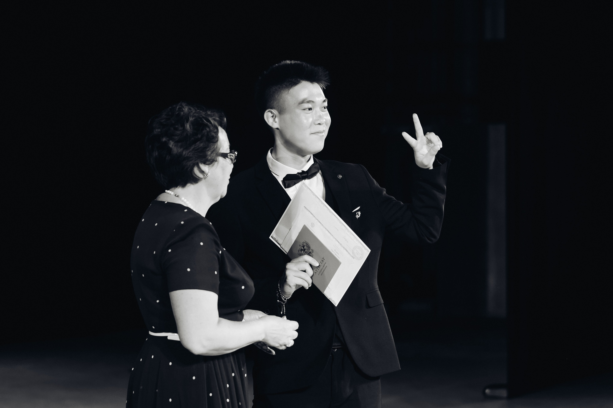 Вручение аттестатов 14 Гимназия. Свадебный и семейный фотограф в Улан-Удэ