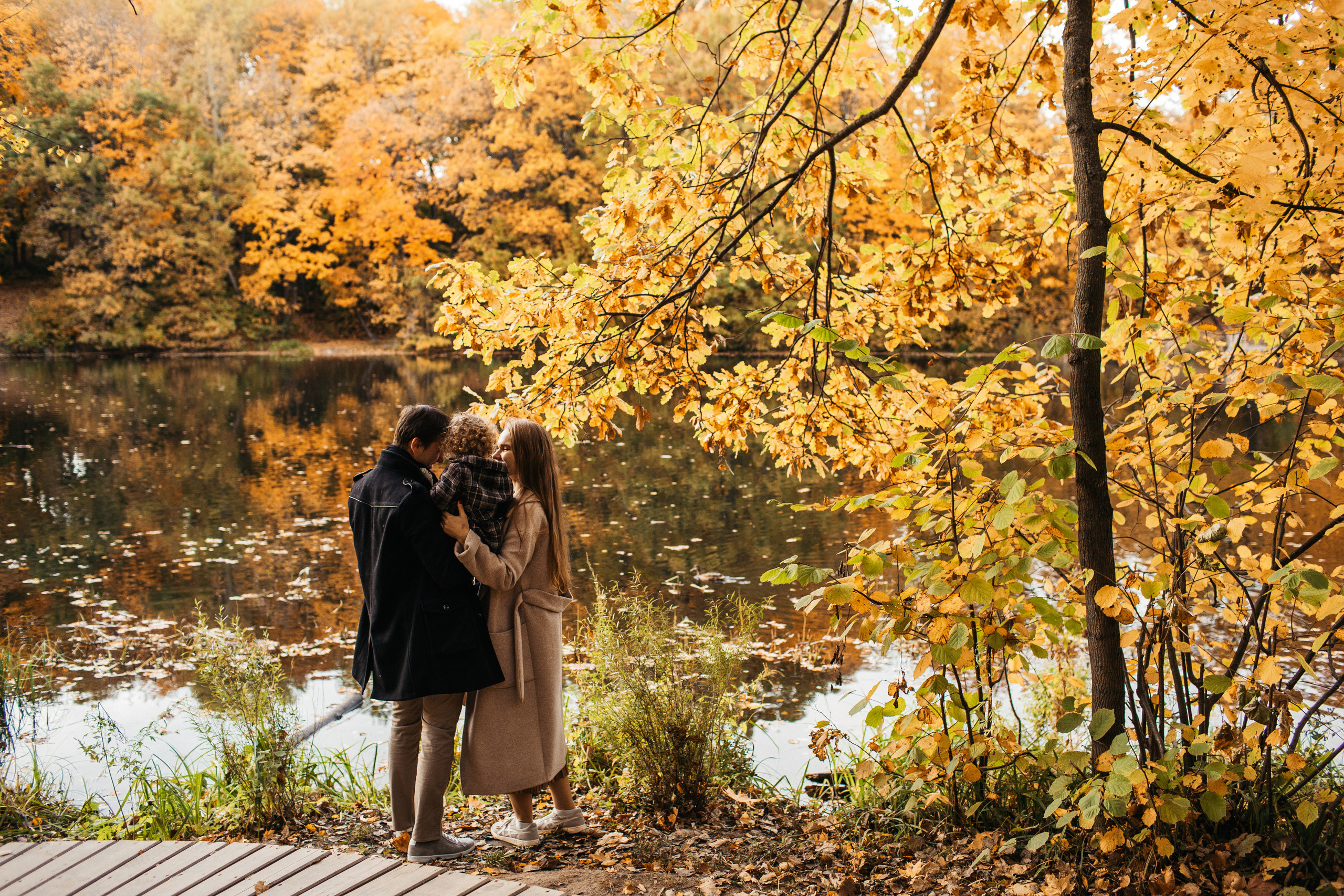 Маленькая Варечка с мамой Олесей, папой Артёмом и бабушкой Олей. Свадебный и семейный фотограф в Нижнем Новгороде Коданева Ольга