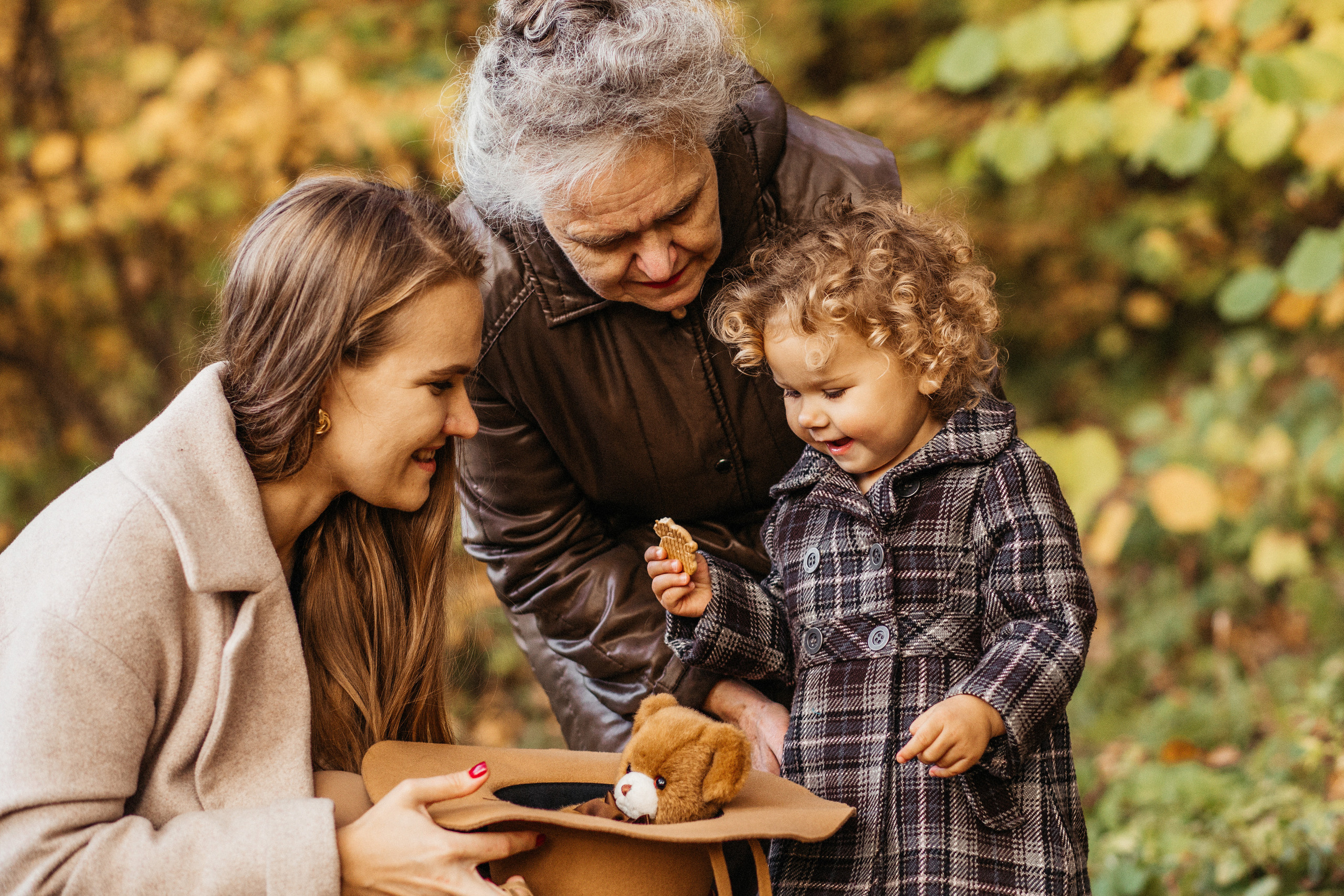 Маленькая Варечка с мамой Олесей, папой Артёмом и бабушкой Олей. Свадебный и семейный фотограф в Нижнем Новгороде Коданева Ольга