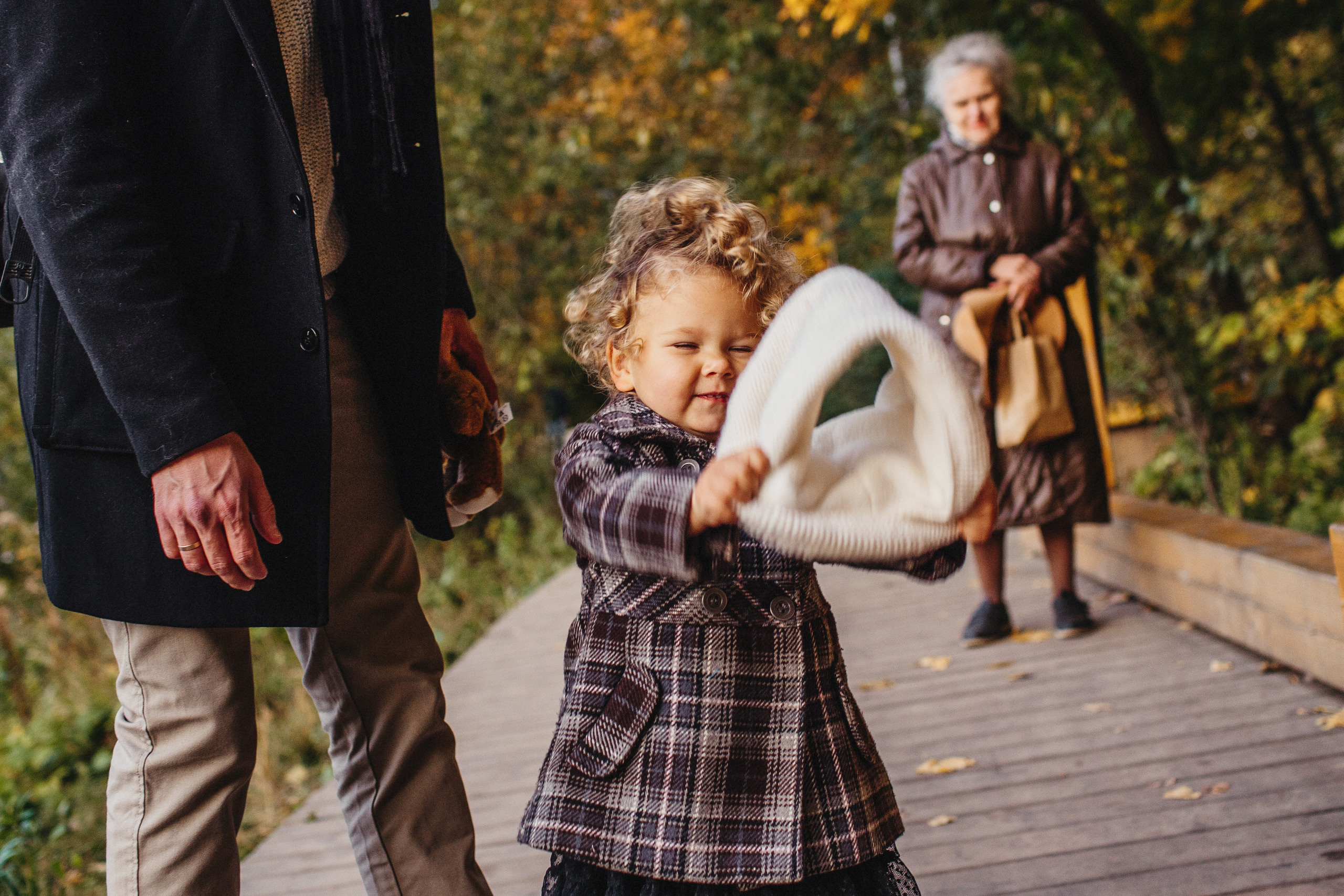 Маленькая Варечка с мамой Олесей, папой Артёмом и бабушкой Олей. Свадебный и семейный фотограф в Нижнем Новгороде Коданева Ольга