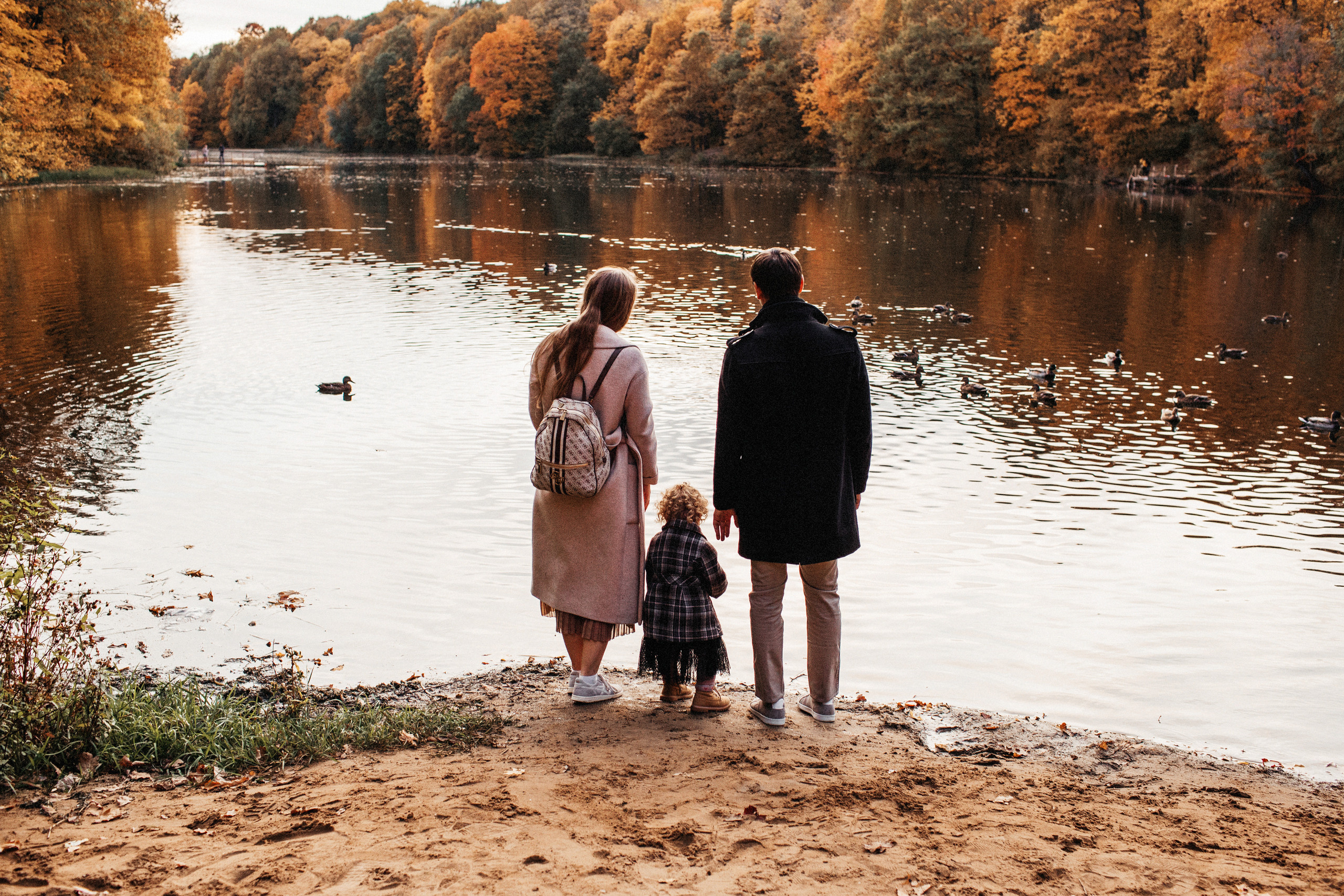 Маленькая Варечка с мамой Олесей, папой Артёмом и бабушкой Олей. Свадебный и семейный фотограф в Нижнем Новгороде Коданева Ольга