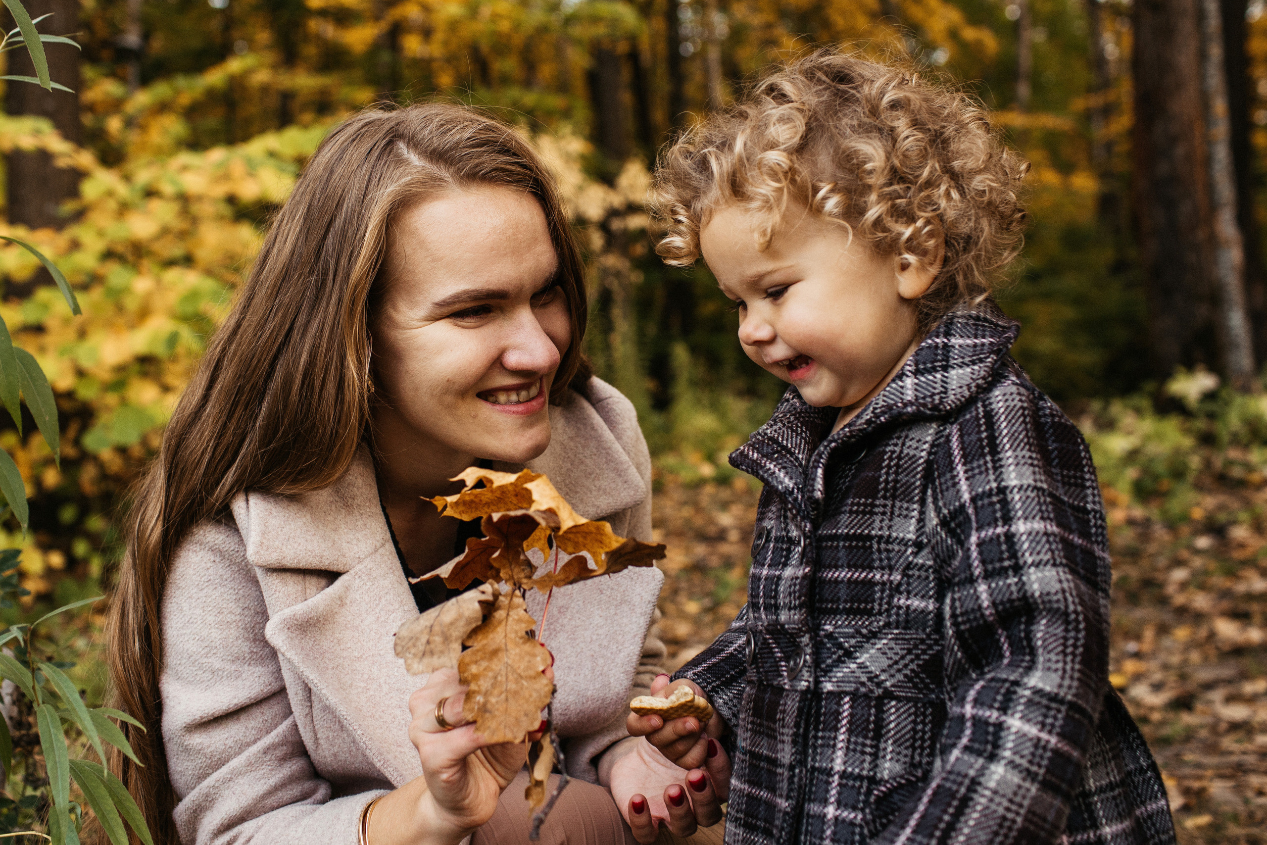 Маленькая Варечка с мамой Олесей, папой Артёмом и бабушкой Олей. Свадебный и семейный фотограф в Нижнем Новгороде Коданева Ольга