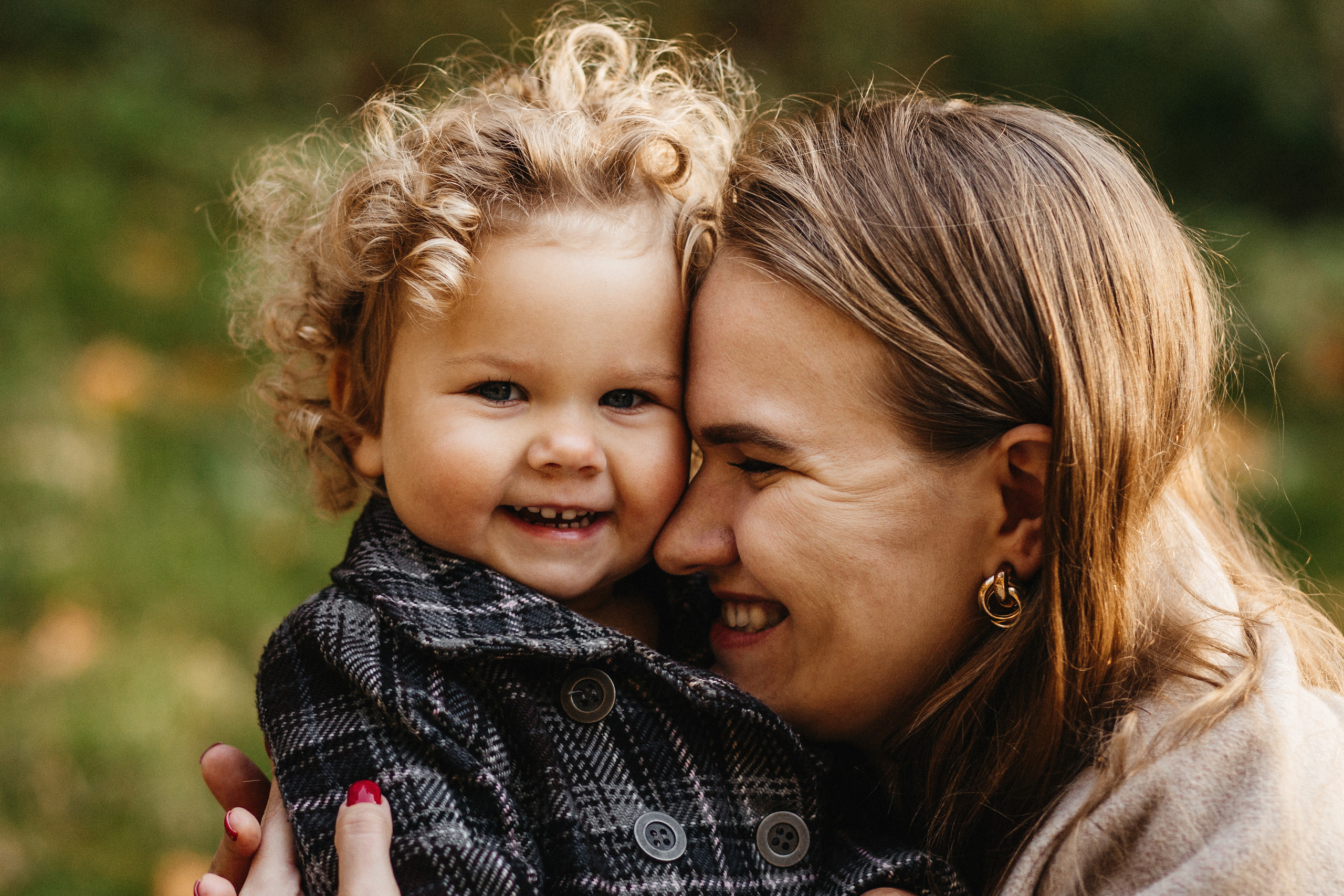 Маленькая Варечка с мамой Олесей, папой Артёмом и бабушкой Олей. Свадебный и семейный фотограф в Нижнем Новгороде Коданева Ольга