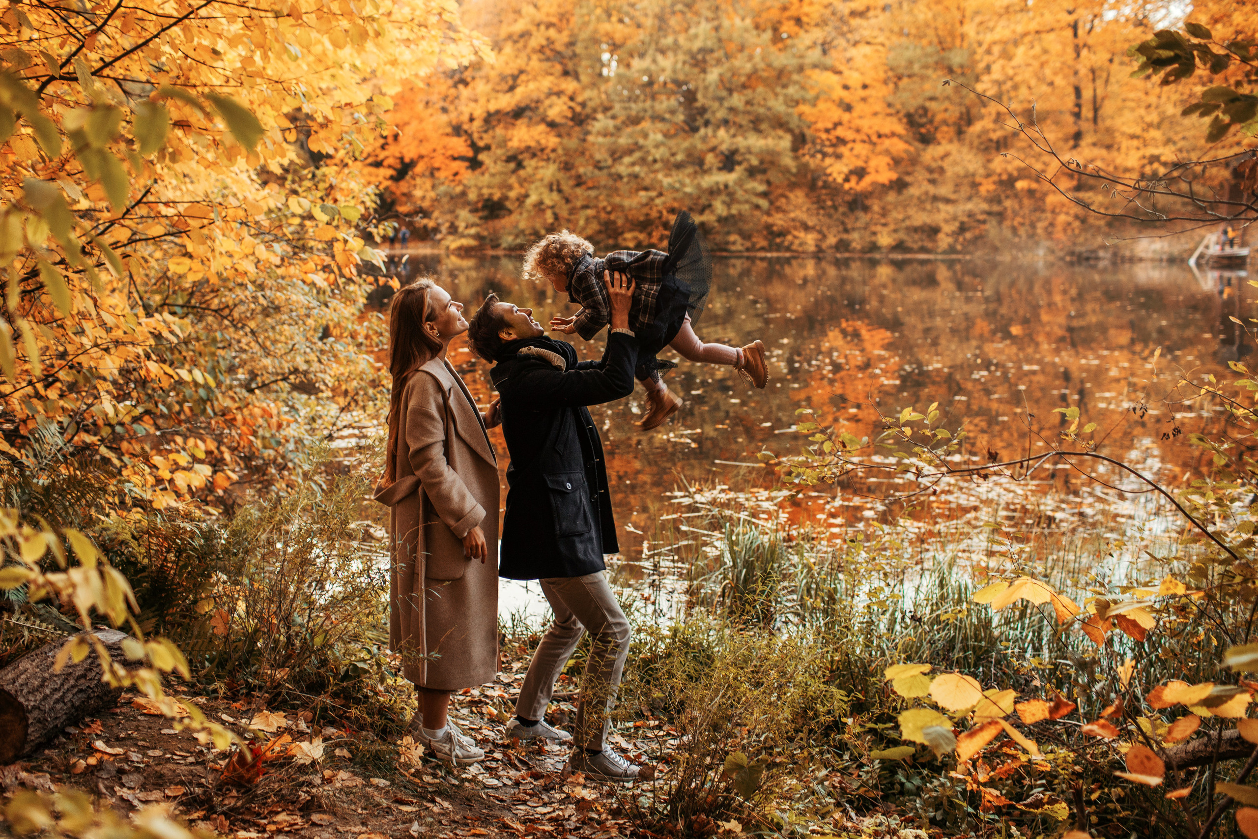 Маленькая Варечка с мамой Олесей, папой Артёмом и бабушкой Олей. Свадебный и семейный фотограф в Нижнем Новгороде Коданева Ольга
