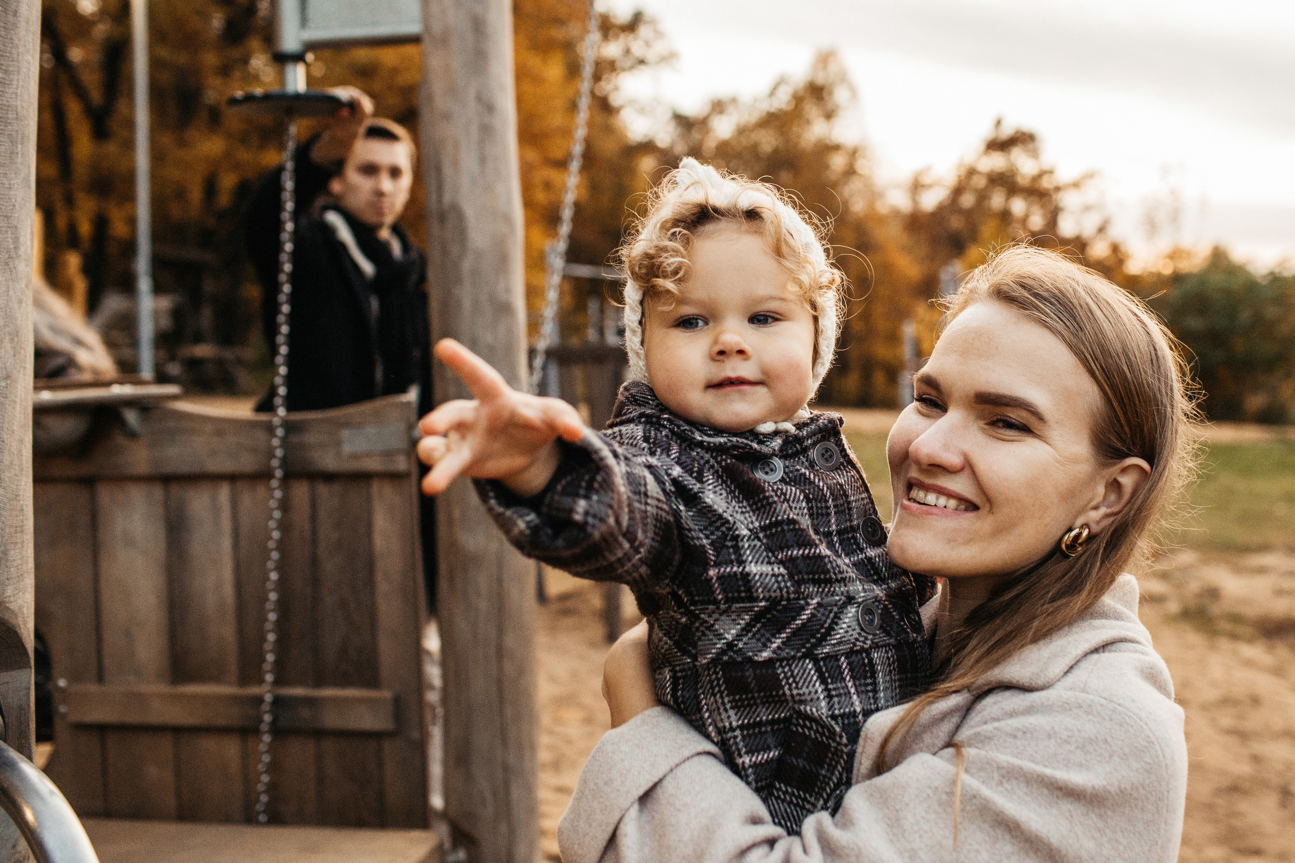 Маленькая Варечка с мамой Олесей, папой Артёмом и бабушкой Олей. Свадебный и семейный фотограф в Нижнем Новгороде Коданева Ольга