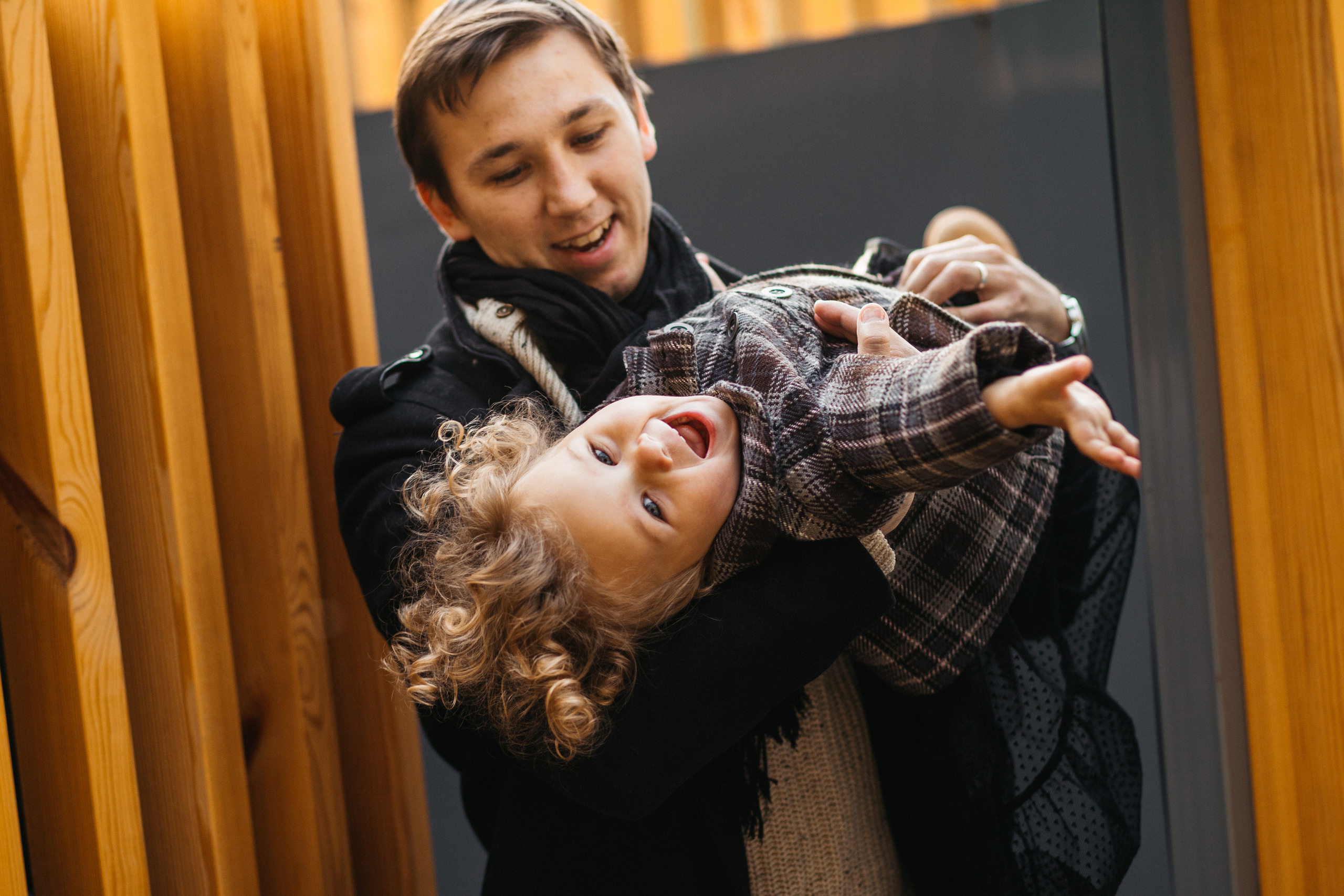 Маленькая Варечка с мамой Олесей, папой Артёмом и бабушкой Олей. Свадебный и семейный фотограф в Нижнем Новгороде Коданева Ольга